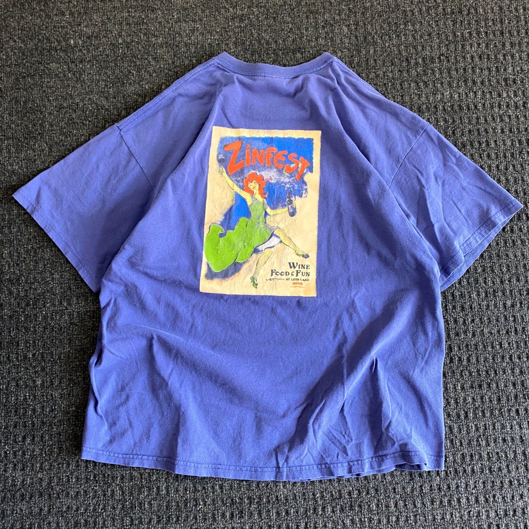 Gildan VINTAGE Gildan T-Shirt XL Purple Lodi Zinfest Volunteer Shirt Adults Unisex California 2009 Beer Wine Music Retro Nature City USA Size US XL / EU 56 / 4 - 2 Thumbnail