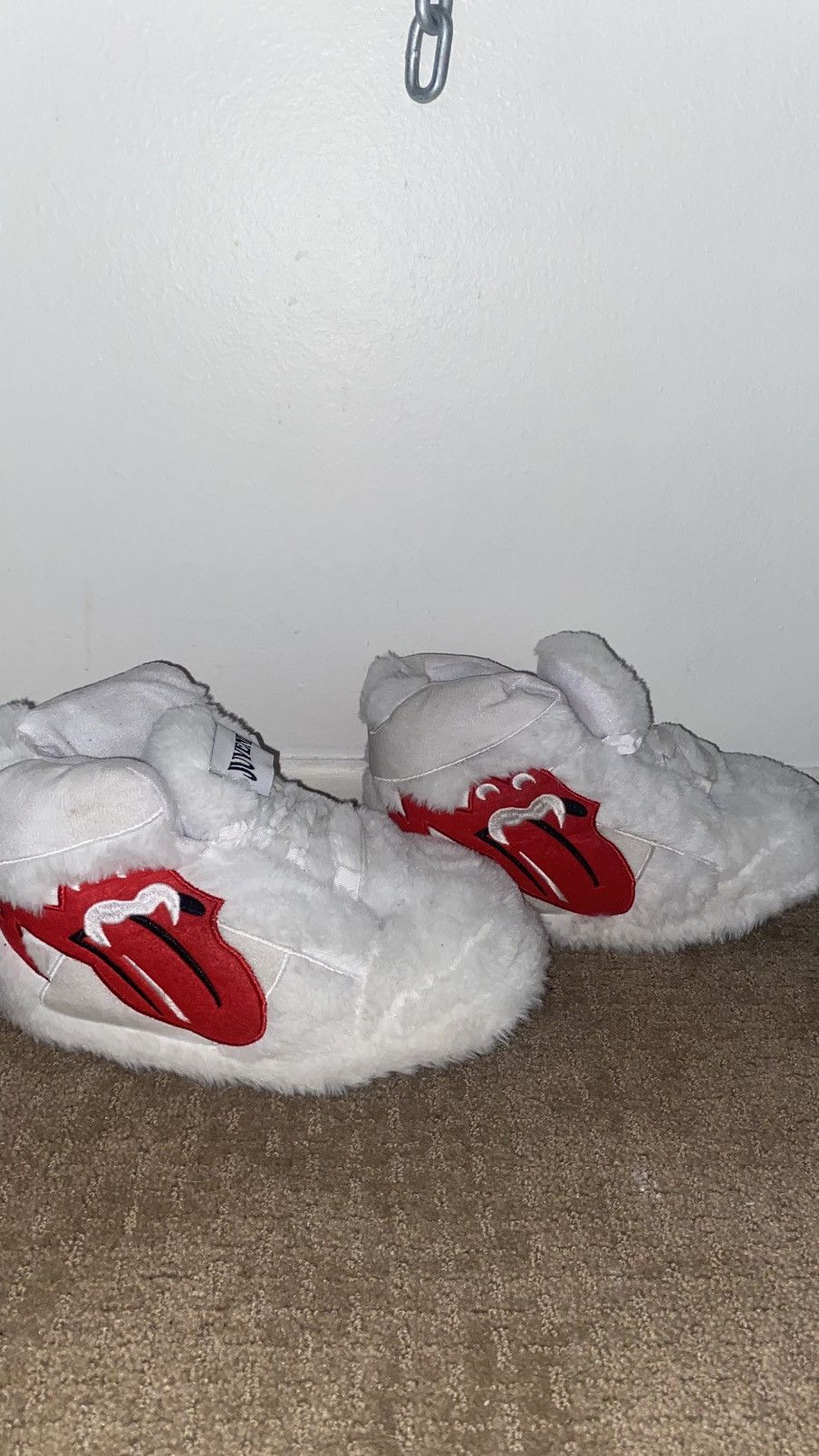 Other Juvenile Air Vamp Slippers Size US 11 / EU 44 - 2 Thumbnail