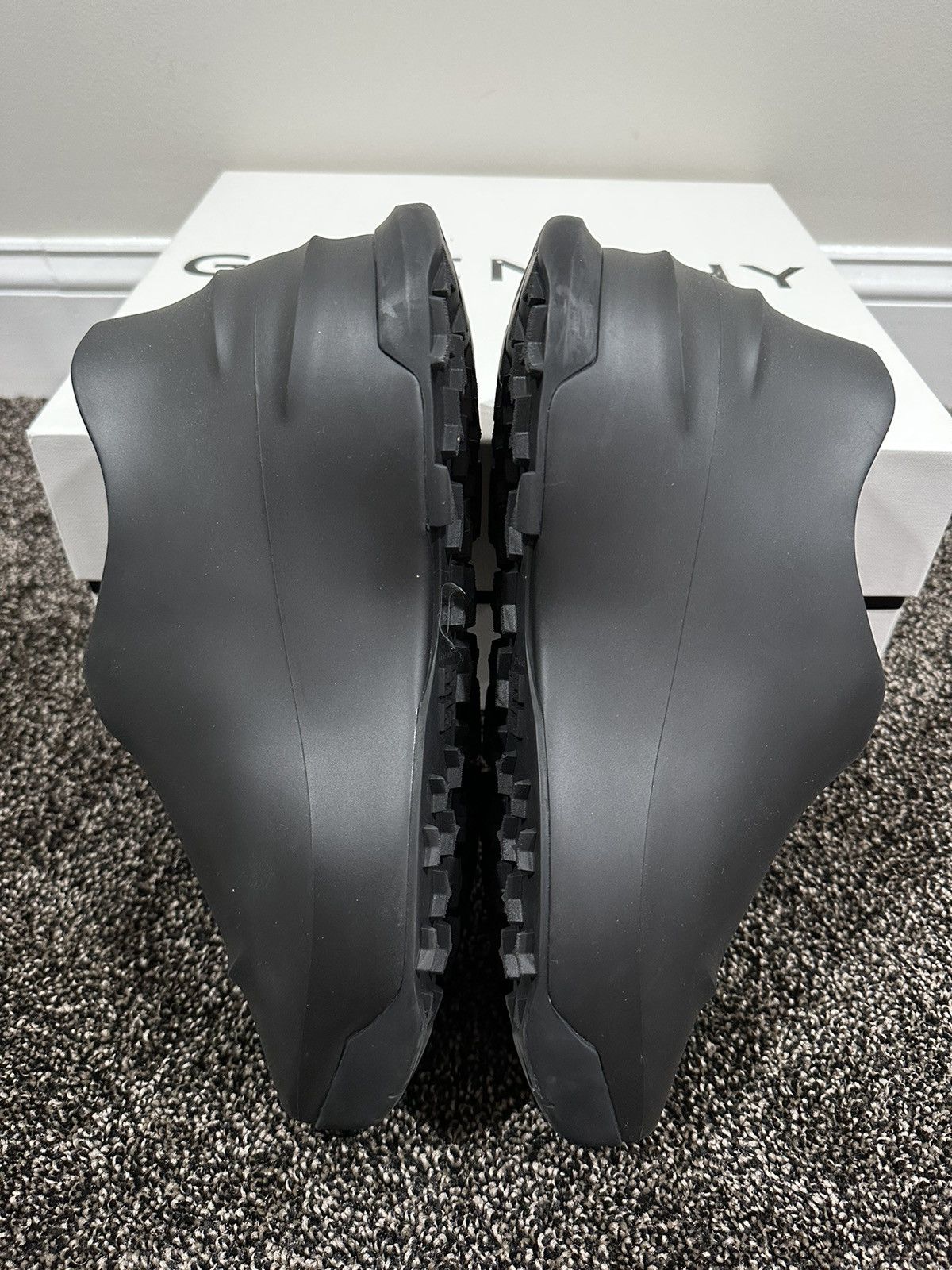 Givenchy Givenchy Monumental Mallow Matte Black OG Low Shoe Size US 9 / EU 42 - 6 Thumbnail