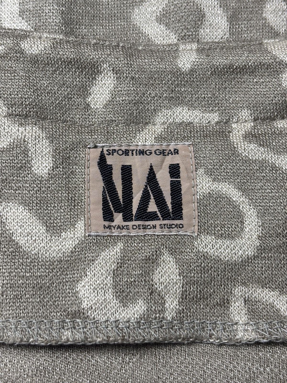 Hai Sporting Gear 1980s Hai Sporting Gear Pattern Button Sweatshirt Size US L / EU 52-54 / 3 - 6 Thumbnail
