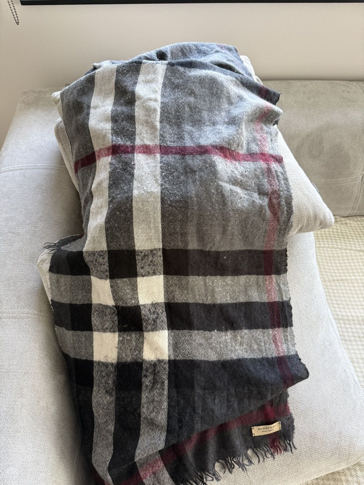 Burberry Burberry Check Cashmere and Wool Lightweight Scarf Size ONE SIZE - 6 Thumbnail