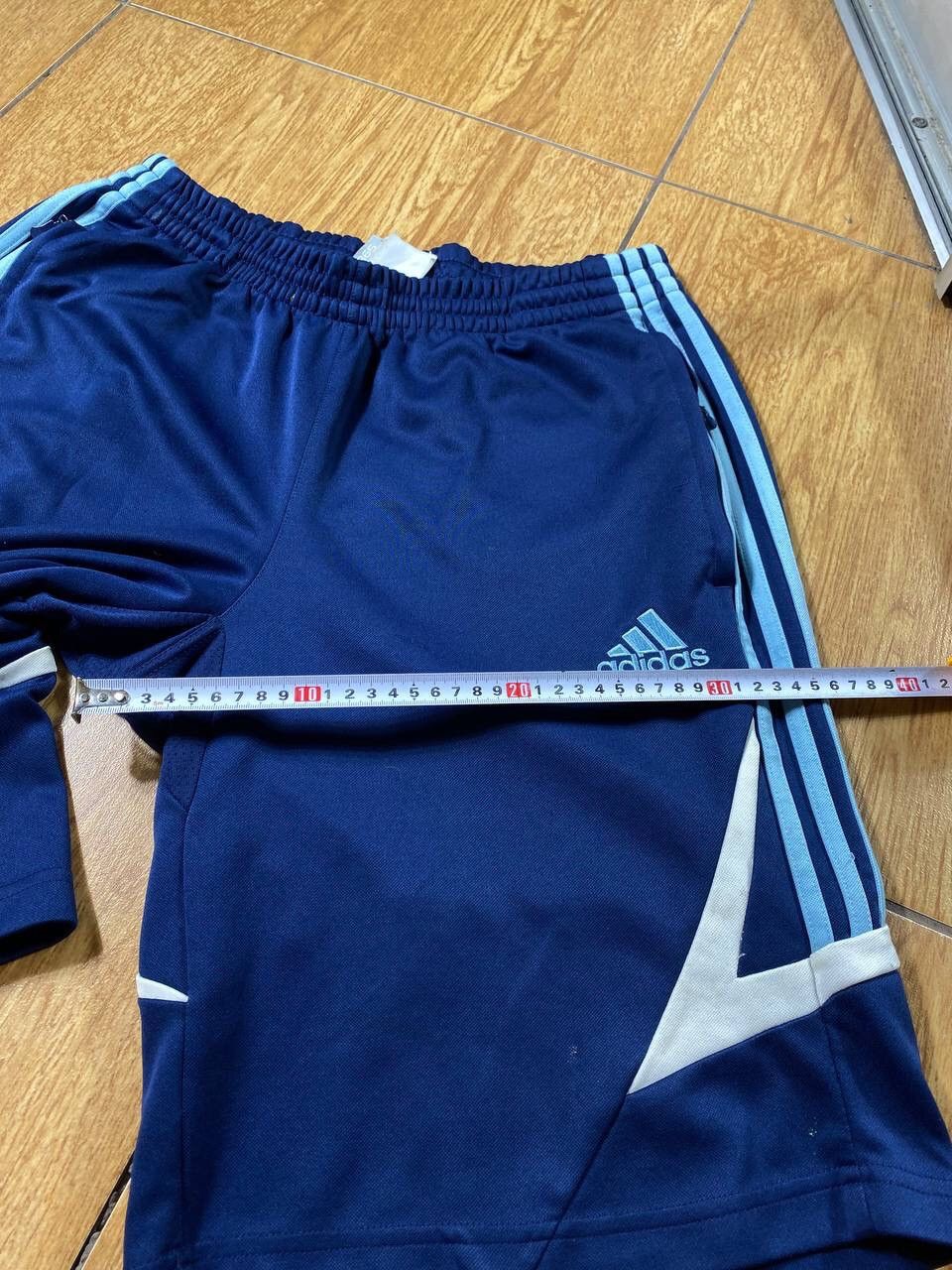 Adidas × Vintage Vintage Adidas shorts streetwear y2k casual style Size US 36 / EU 52 - 11 Thumbnail