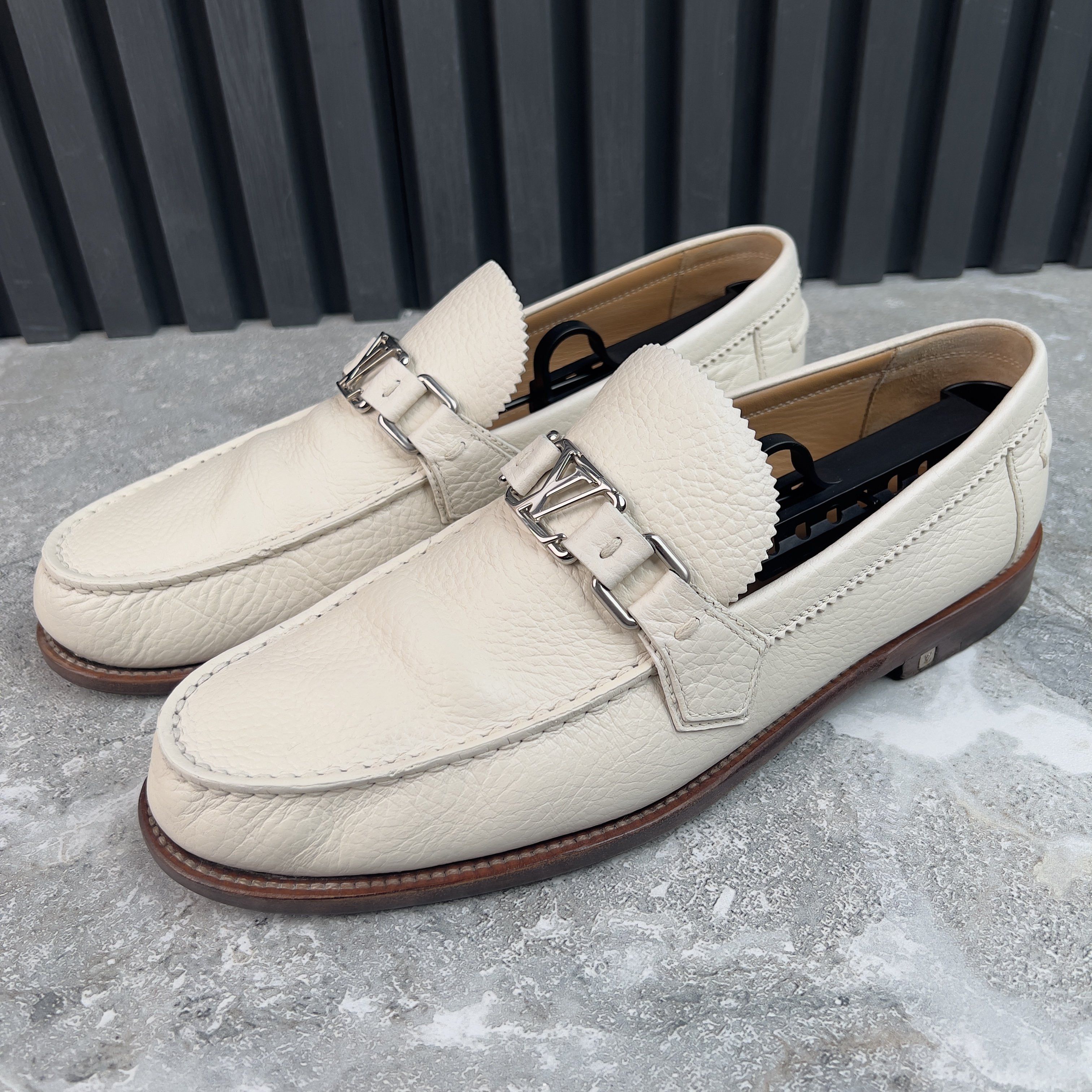 Louis Vuitton LV Major Loafers White Leather Size US 9 / EU 42 - 1 Thumbnail