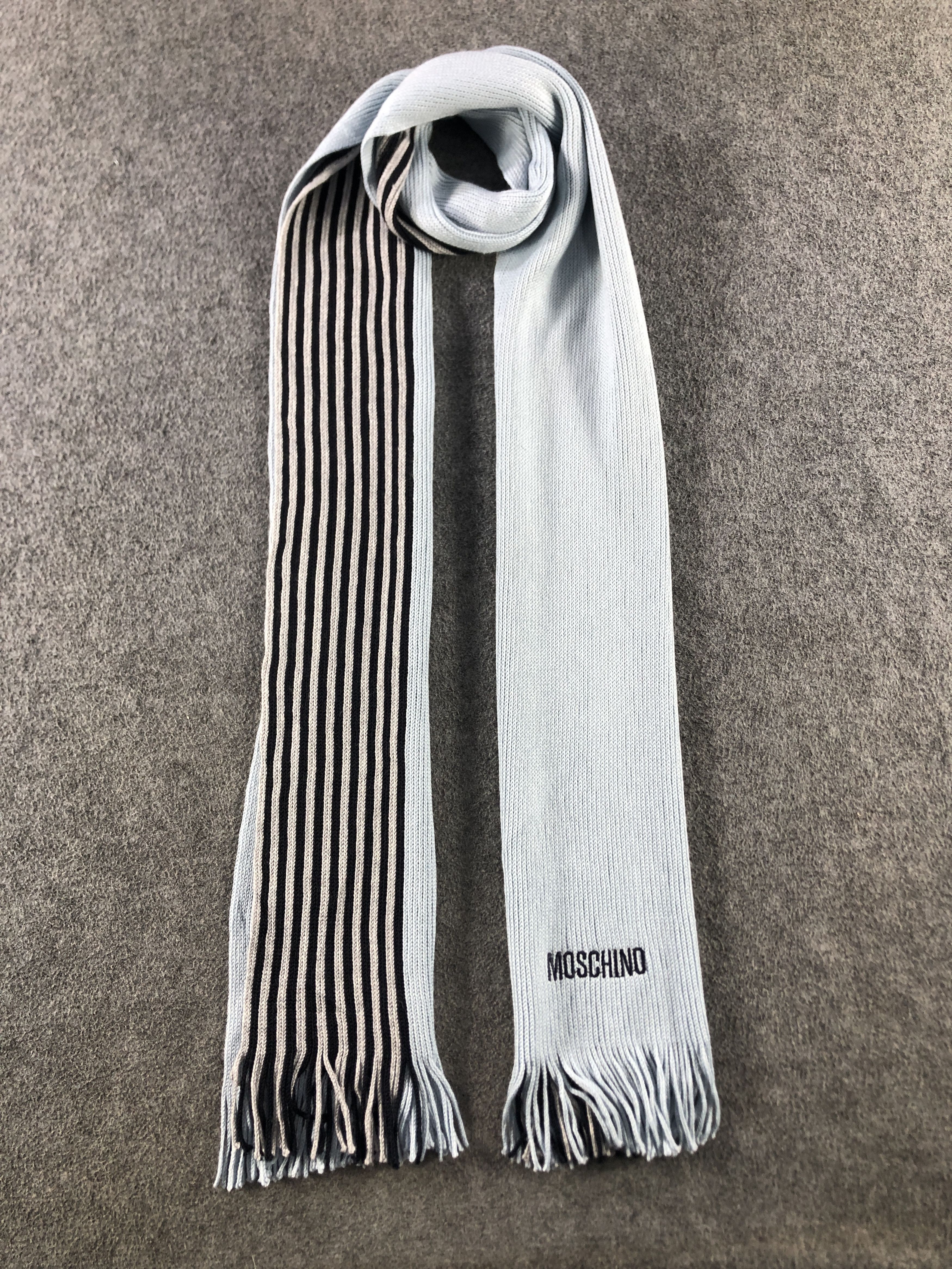 Moschino Scarf / Muffler / Neckwear P916