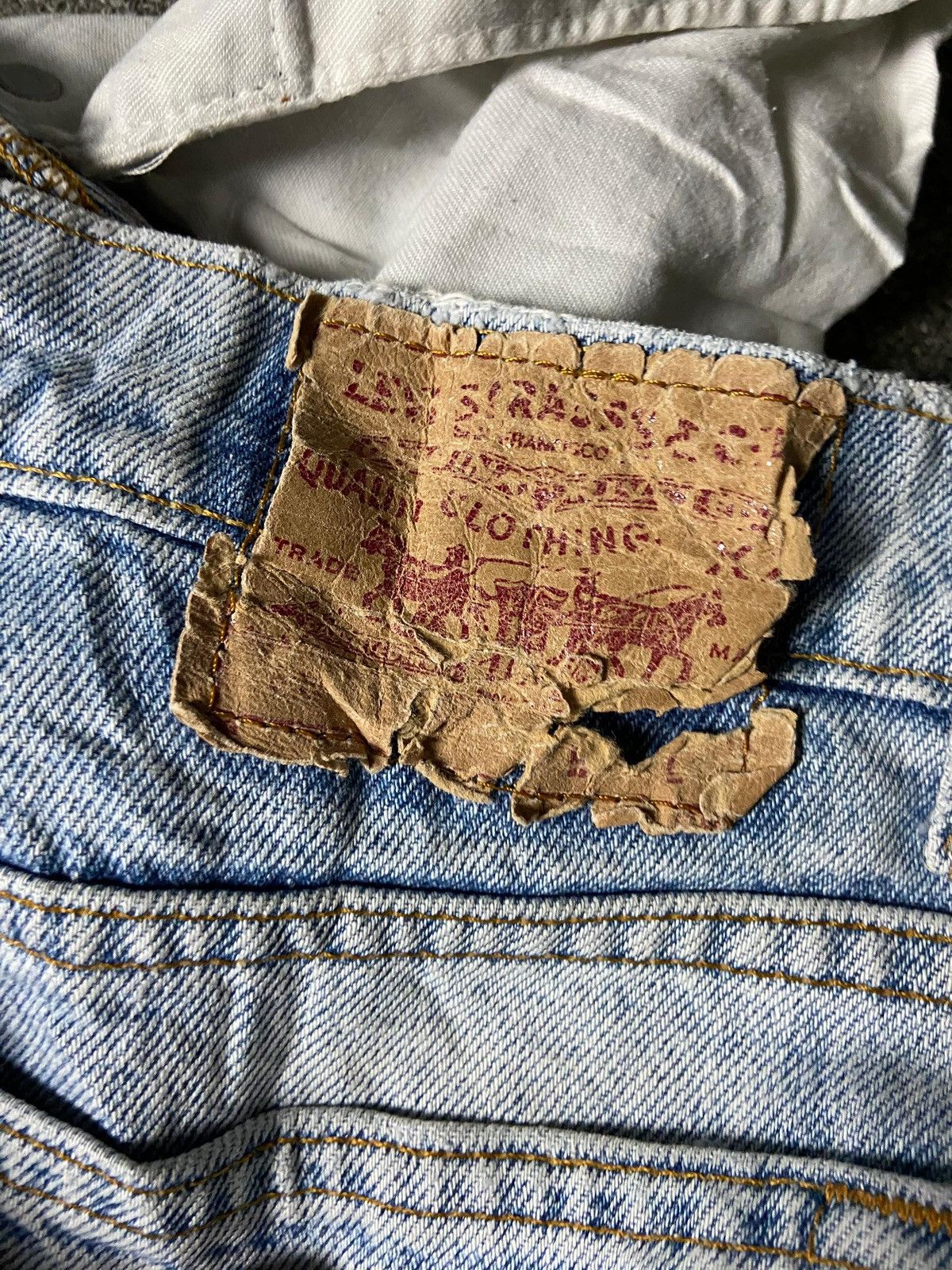 Levi's Levis Strauss Co. Regular Fit Ripped Knee Style Jeans (157) Size US 28 / EU 44 - 5 Thumbnail