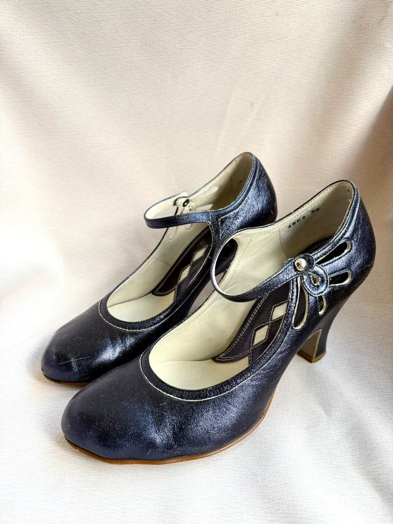Vivienne Westwood Vivienne Westwood Metallic blue cat paw shoes