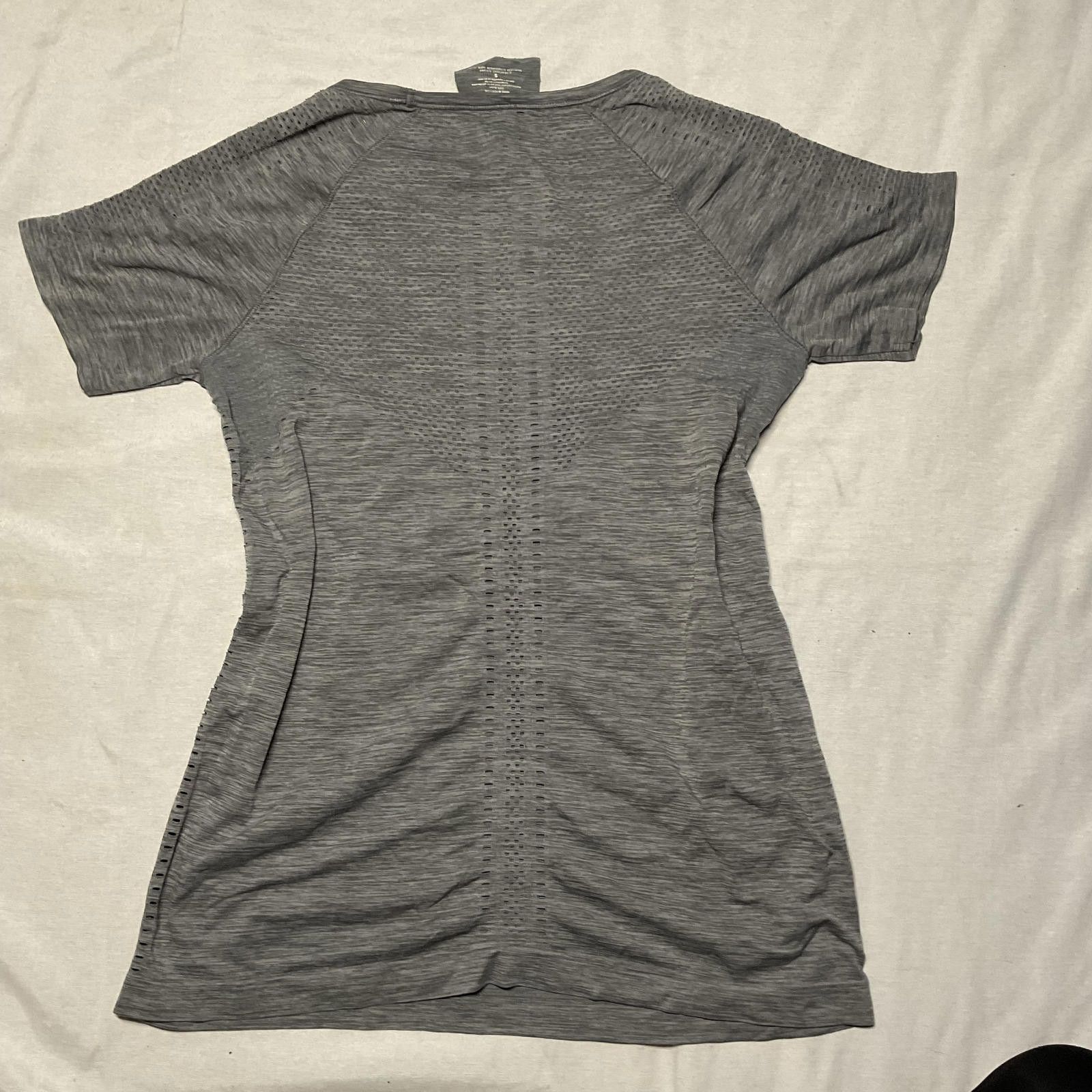 Other Gray Athleta workout tshirt Size S / US 4 / IT 40 - 2 Thumbnail