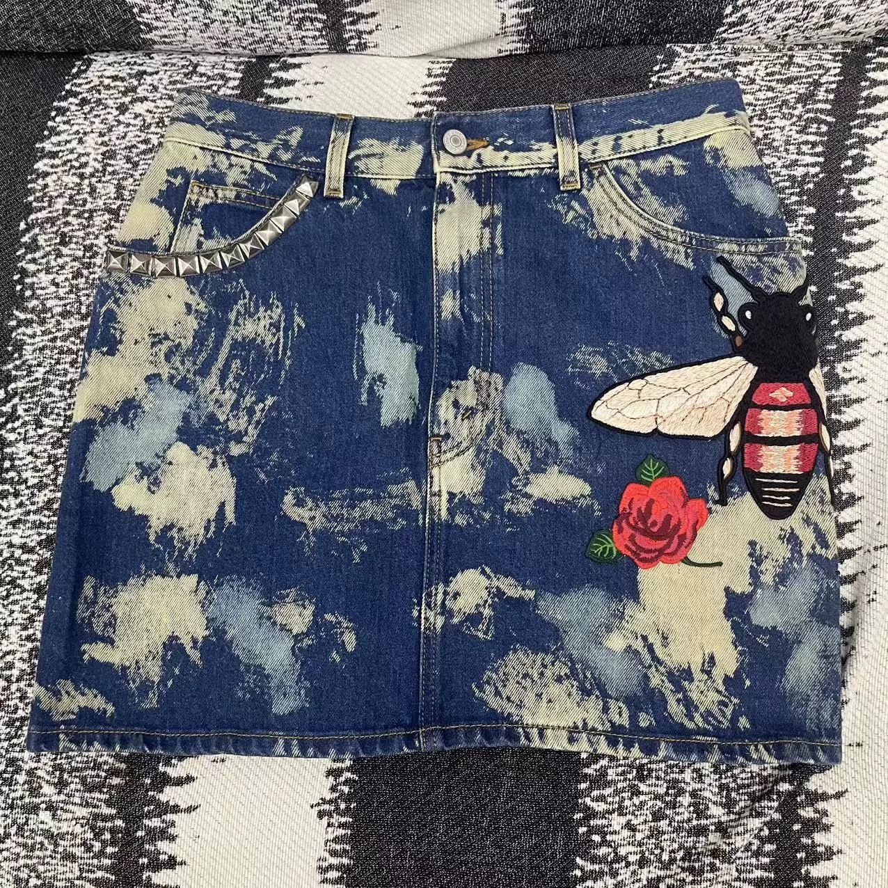 Gucci Gucci Denim Embroidered Multi Skirt 28 Women Size 28" / US 6 / IT 42 - 1 Thumbnail
