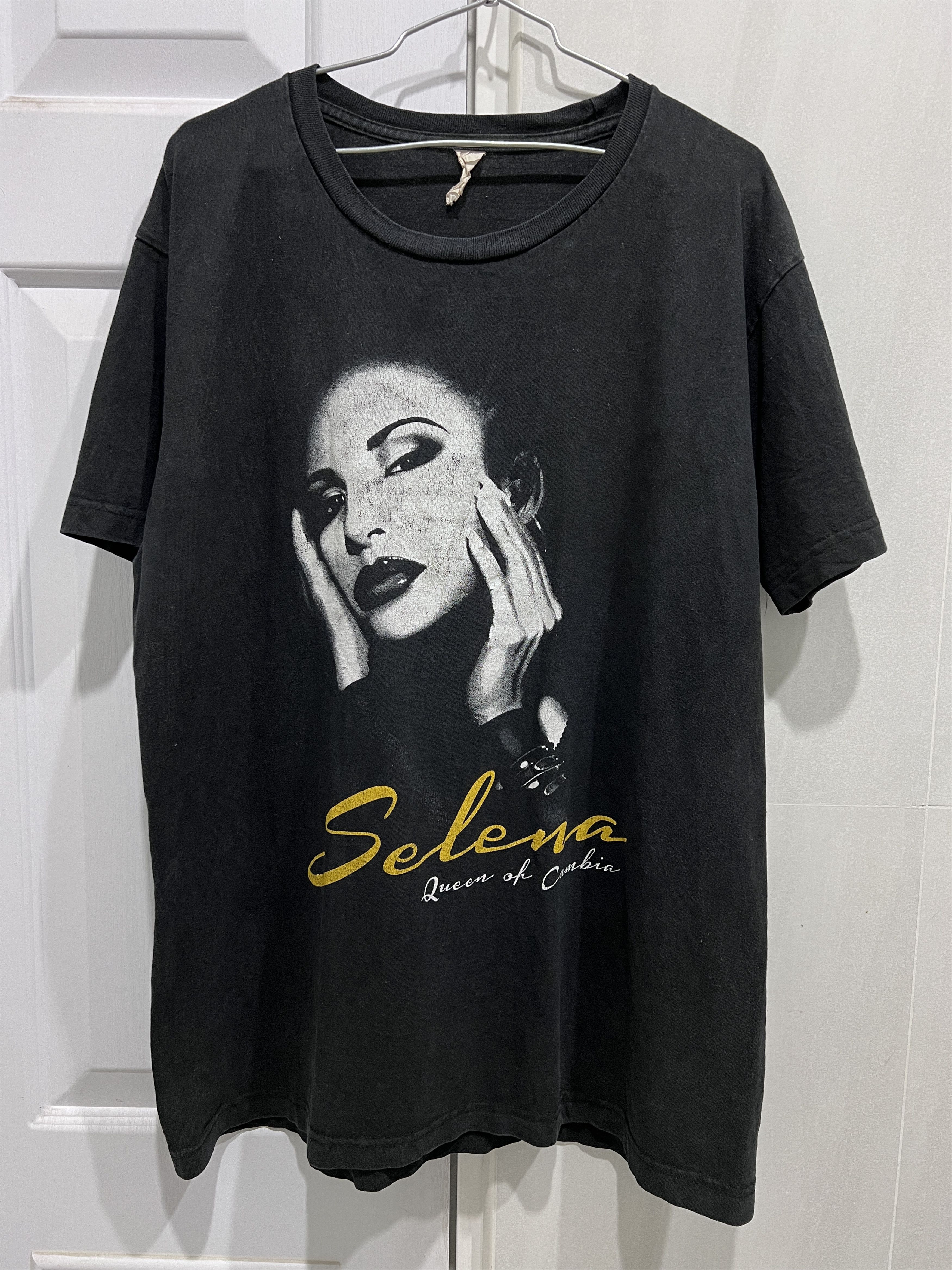 Band Tees × Rap Tees × Vintage Vintage Y2K Selena Queen of Cumbia Promo Tee Size US L / EU 52-54 / 3 - 1 Thumbnail