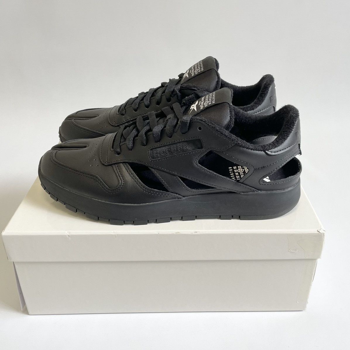 Maison Margiela × Reebok ‘Project 0 CL’ Tabi Cut Out Sneakers Size US 9 / IT 39 - 19 Thumbnail