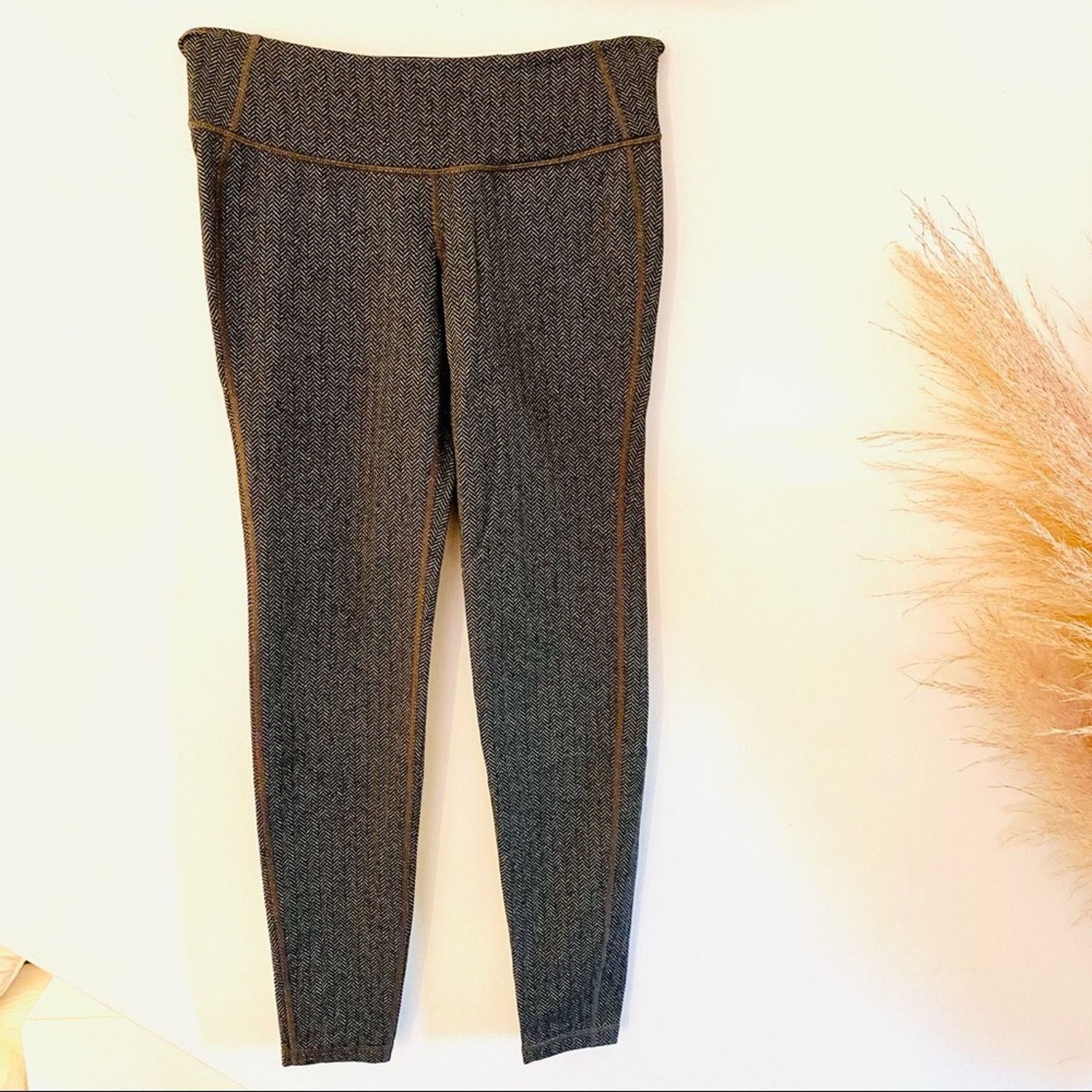 Old Navy OLD NAVY ACTIVE Grey Black Striped High Rise Ankle Leggings Size 27" / US 4 / IT 40 - 1 Thumbnail
