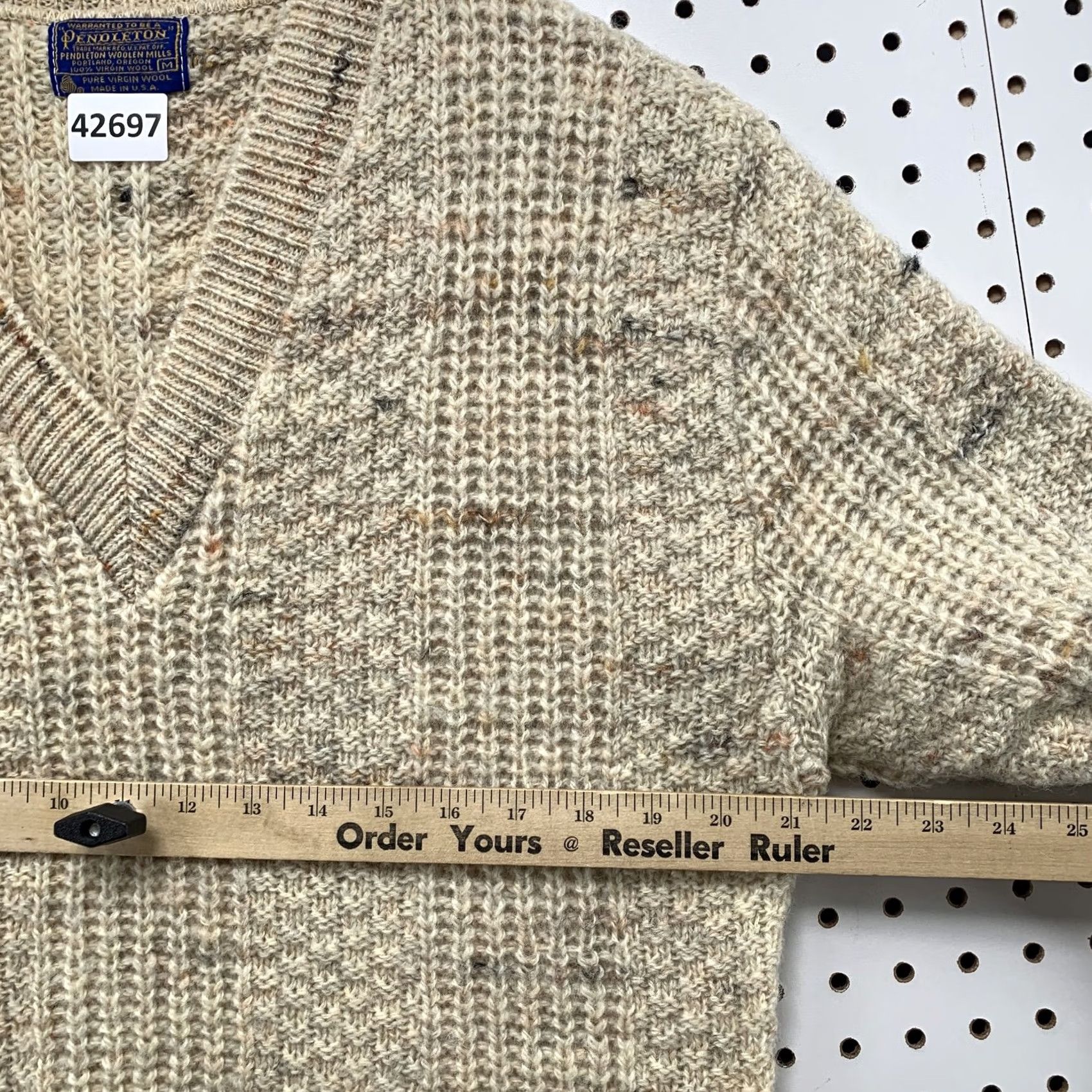Pendleton VINTAGE Pendleton Sweater Mens Medium Beige V Neck Rib Knit Made USA Size US M / EU 48-50 / 2 - 4 Thumbnail