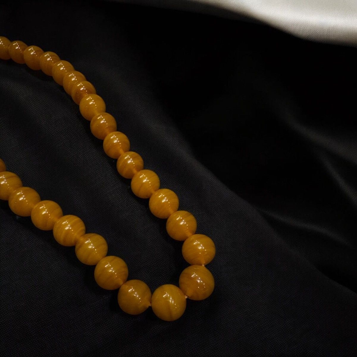 Jewelry VINTAGE BALTIC AMBER ORANGE GRADUATED BEADS NECKLACE Size ONE SIZE - 2 Thumbnail