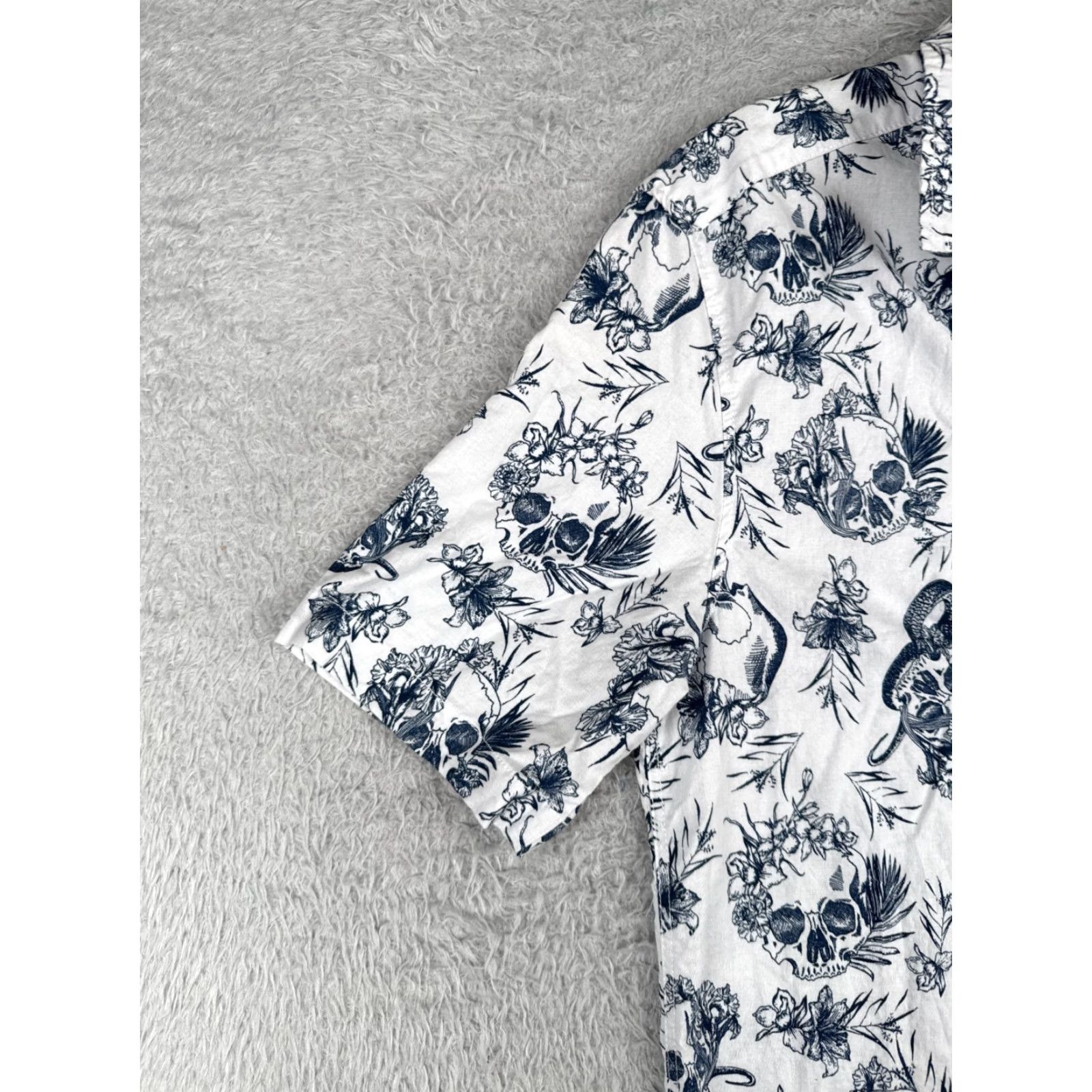 H&M H&M Divided Shirt Adult Small White Blue Floral Button-Up 100% Cotton Hawaiian Mens Size US S / EU 44-46 / 1 - 3 Thumbnail