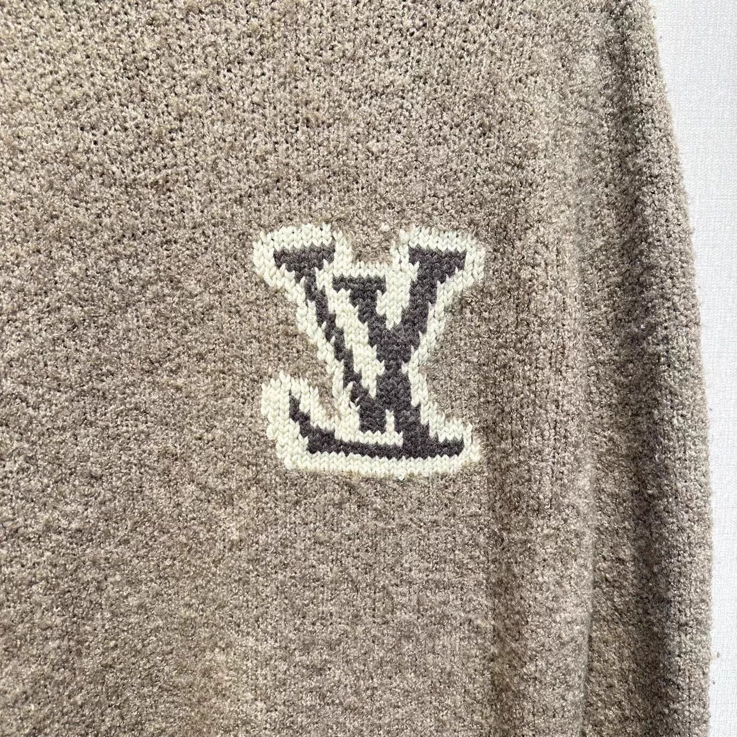 Louis Vuitton LV New Crewneck Teddy Sweater Gray Brown Size M Size US M / EU 48-50 / 2 - 7 Thumbnail