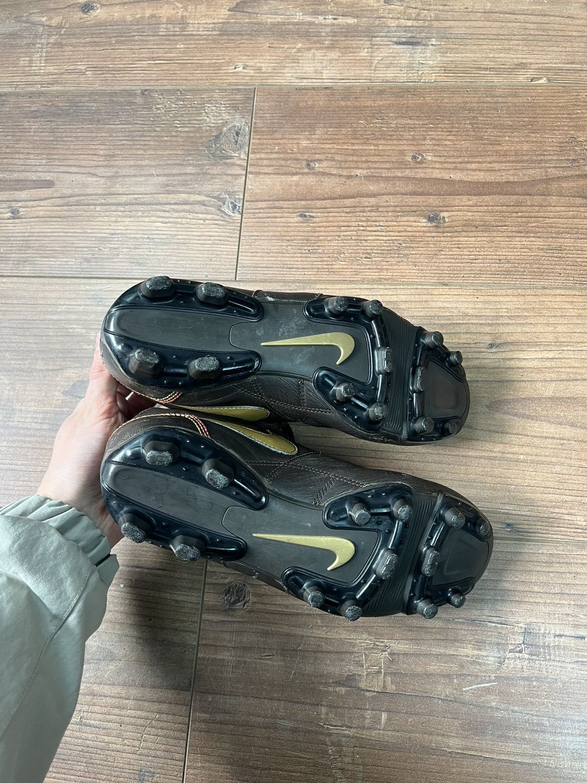 Nike × Vintage Vintage Nike Ronaldinho 10 Tiempo Leather Soccer Shoes Size US 7 / EU 40 - 7 Thumbnail