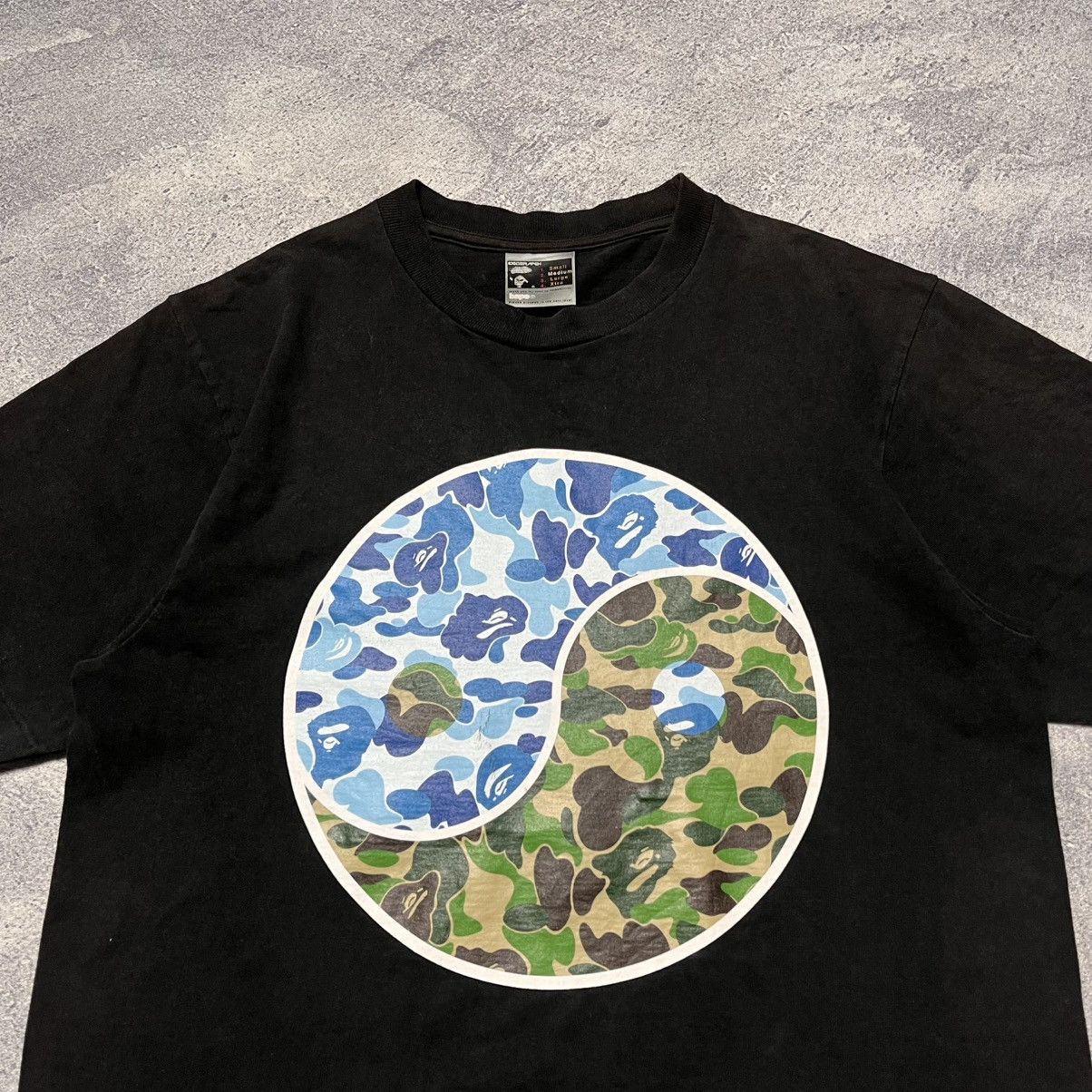 Bape RARE🔥 Bape Yin & Yang Logo T-Shirt Size US M / EU 48-50 / 2 - 4 Thumbnail