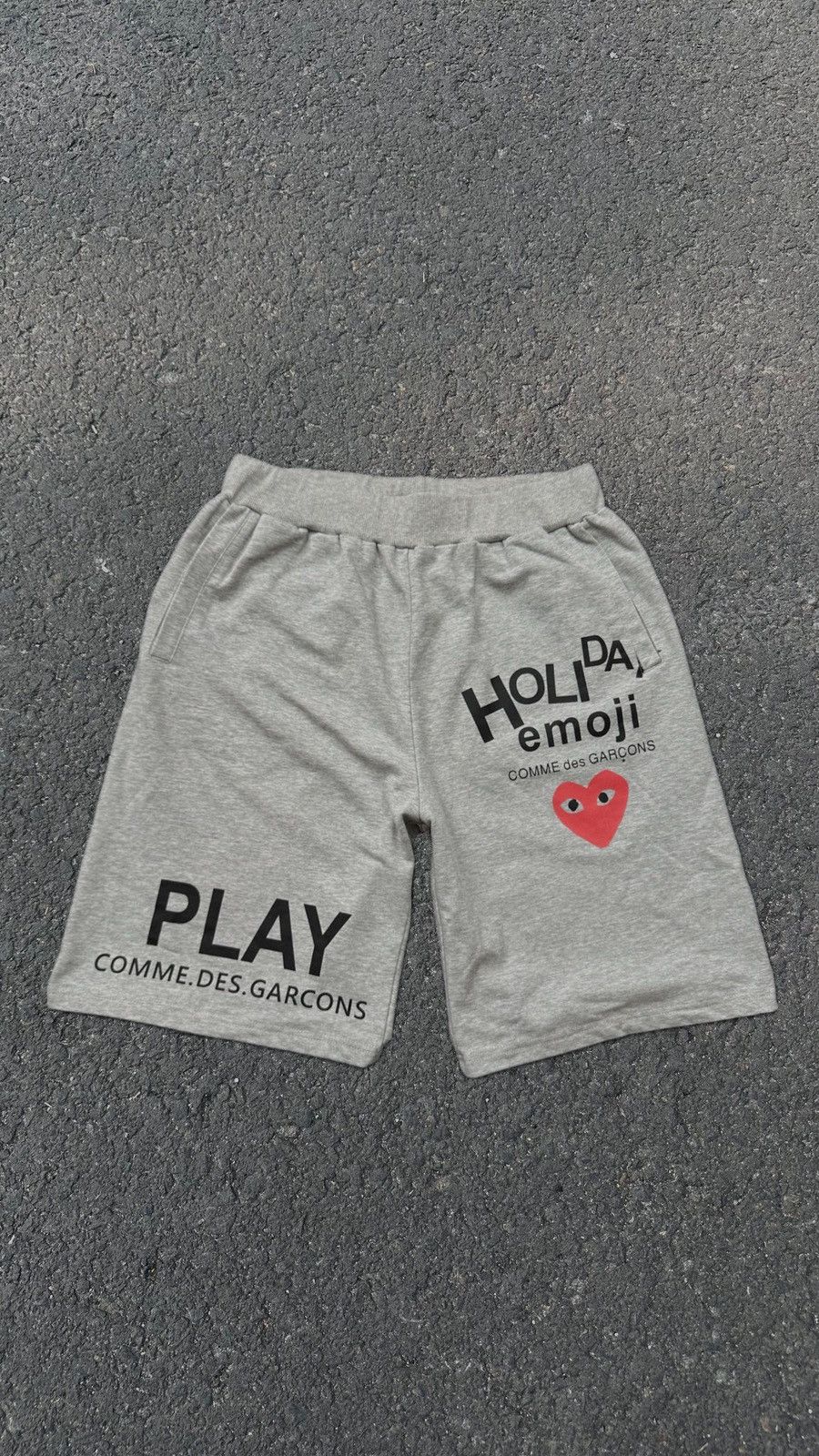 Comme des Garcons play comme des garcons holiday emoji shorts big logo rare Size US 34 / EU 50 - 1 Thumbnail