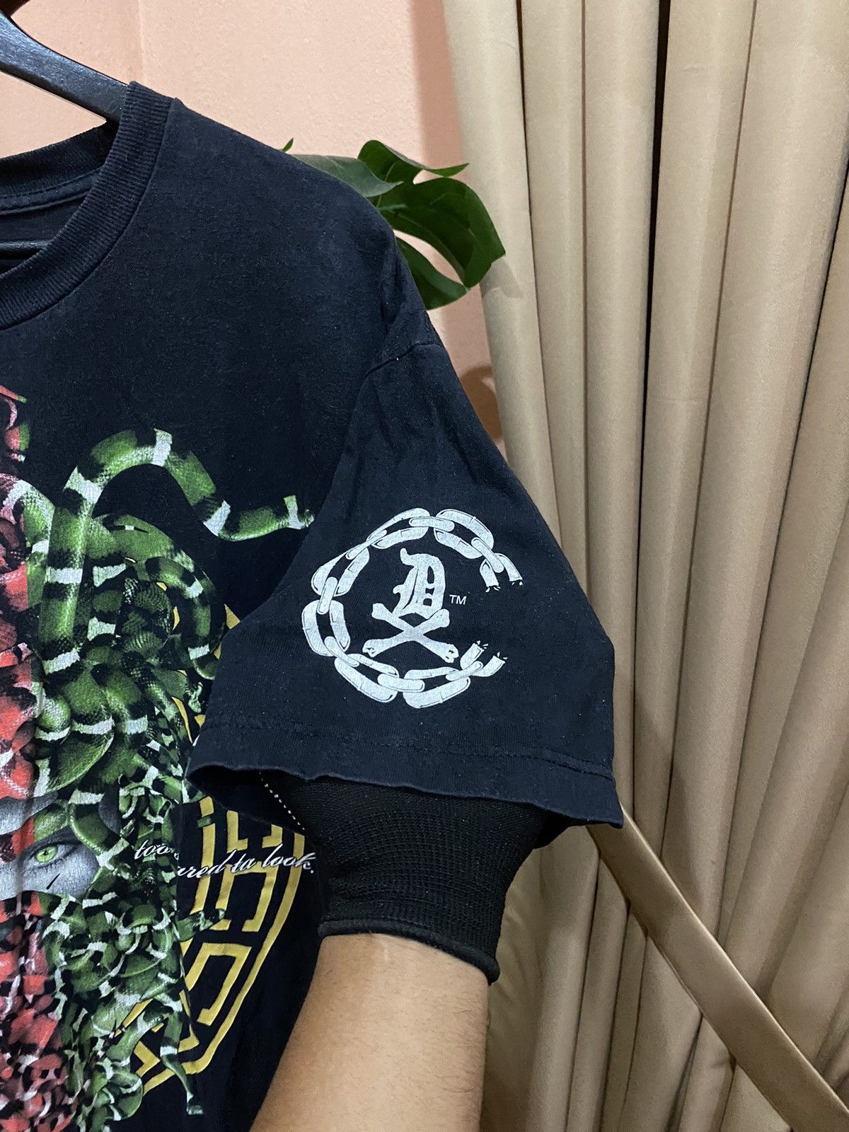 Dissizit Dissizit Black Graphic T-Shirt with Serpent and Chain Motif Size US L / EU 52-54 / 3 - 5 Thumbnail