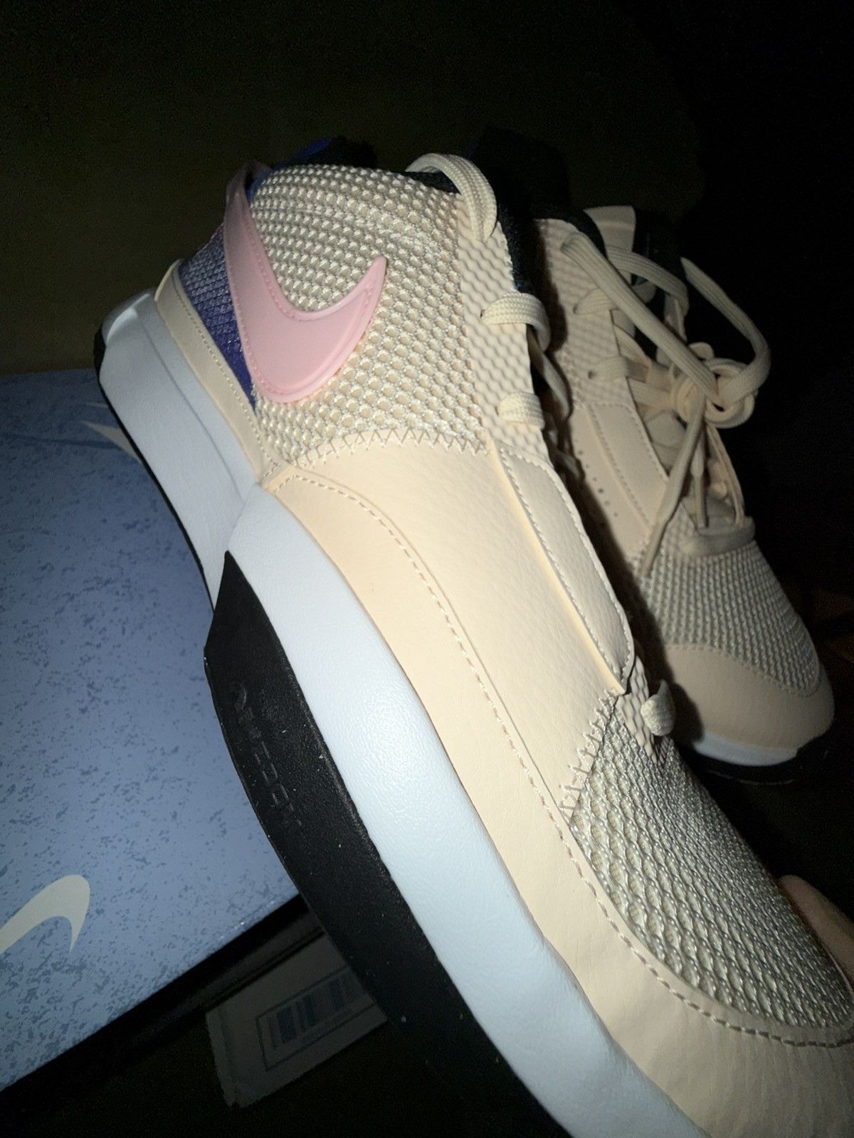 Nike Nike Ja 1 Guava Ice low sz11, Ja Morant New in Box DS pink Size US 11 / EU 44 - 21 Thumbnail