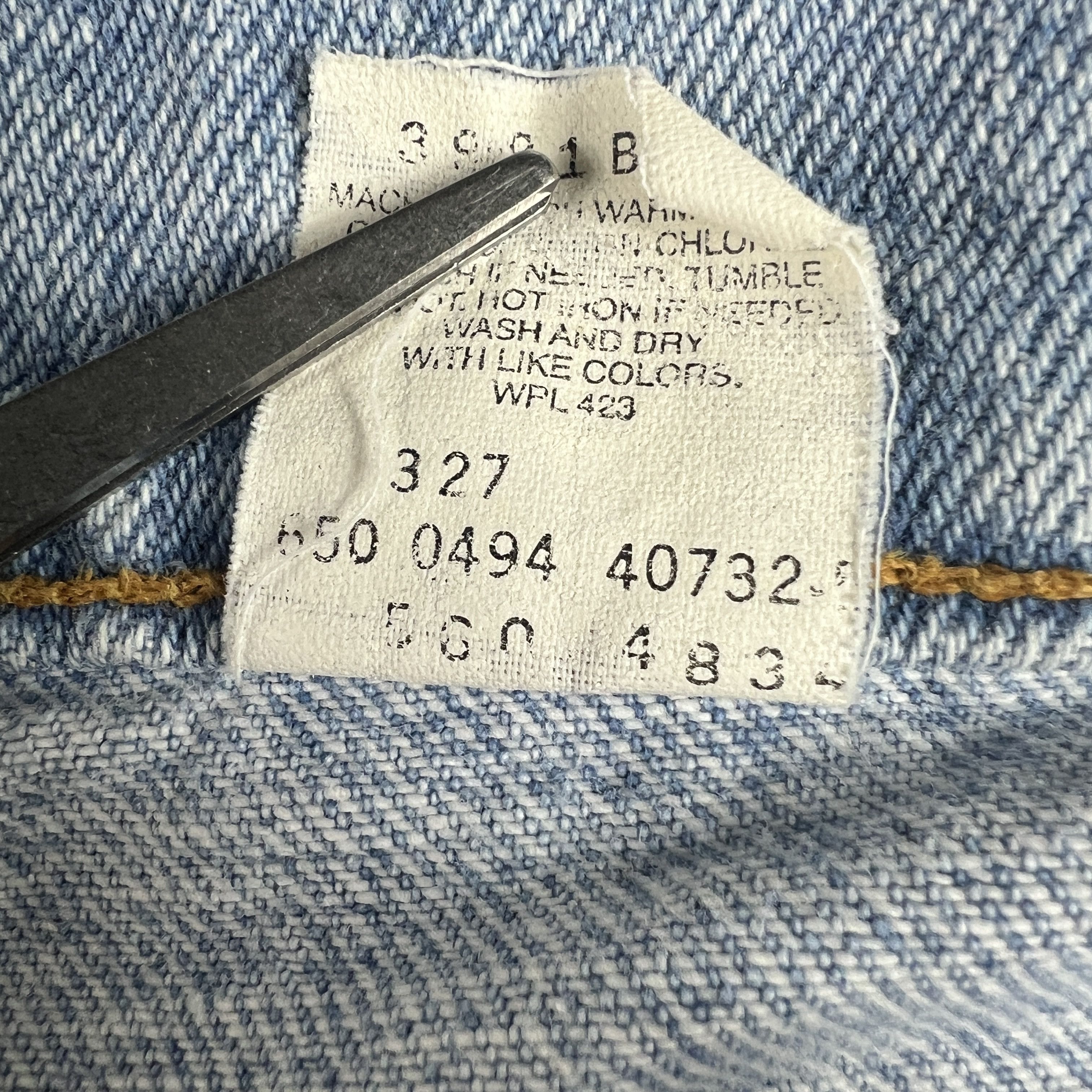 Levi's × Vintage VTG 90s Levi's Jeans 560 Loose Tapered Light Blue Denim Size US 35 - 8 Thumbnail