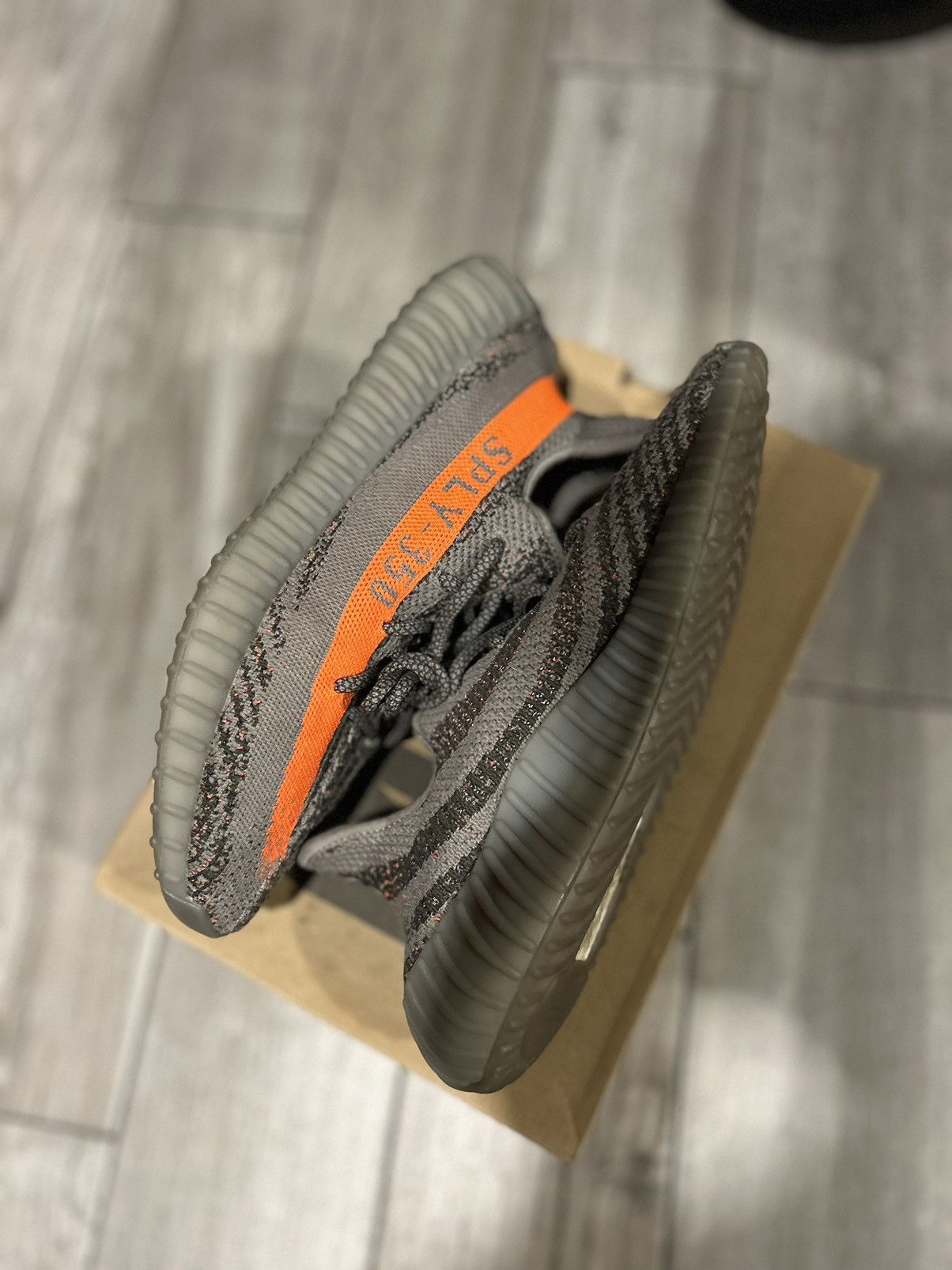 Yeezy yzy 350 beluga Size US 10.5 / EU 43-44 - 2 Thumbnail