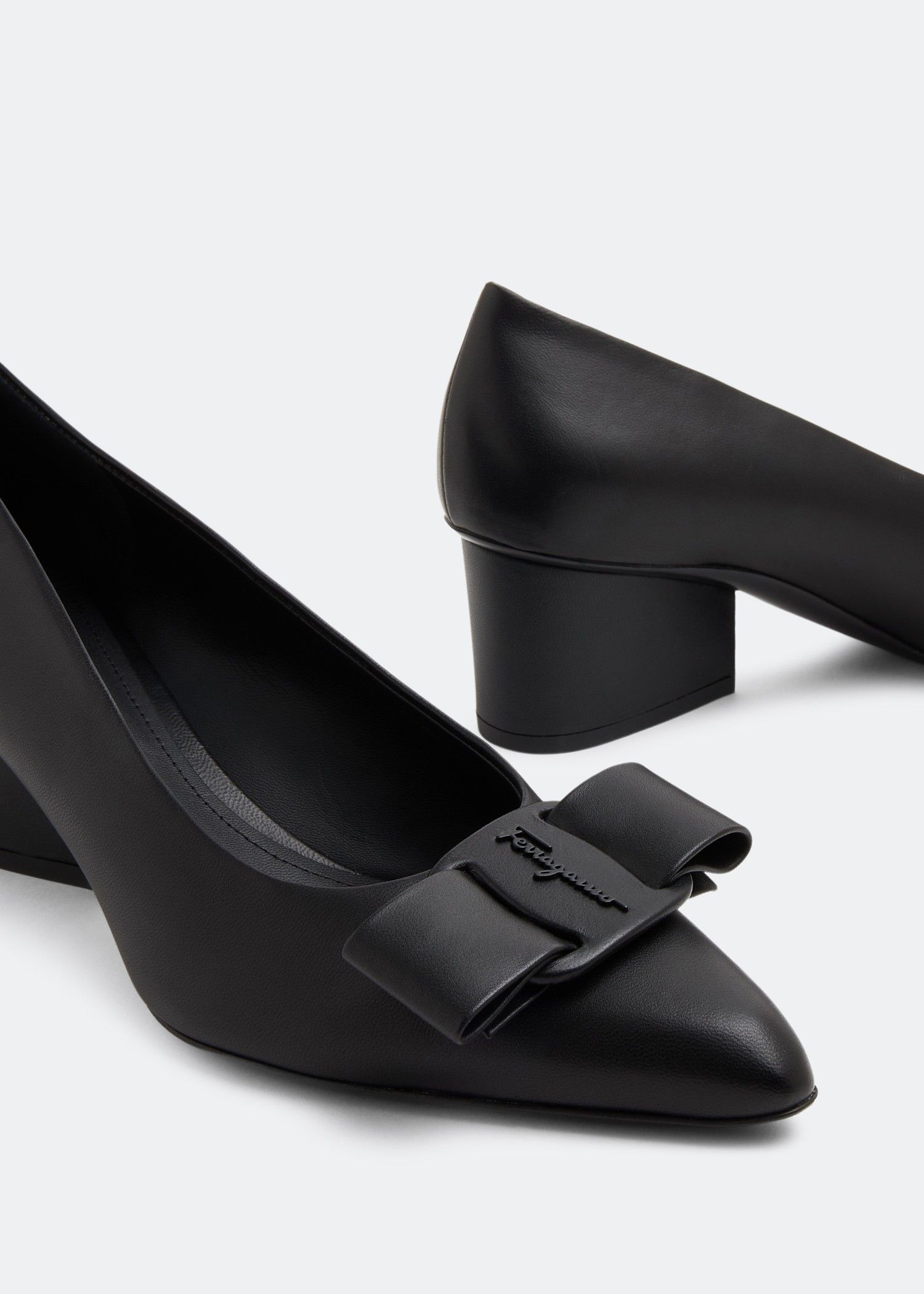 Salvatore Ferragamo o1s1rm0924 Viva Pumps in Black Size US 5.5 / IT 35.5 - 3 Thumbnail