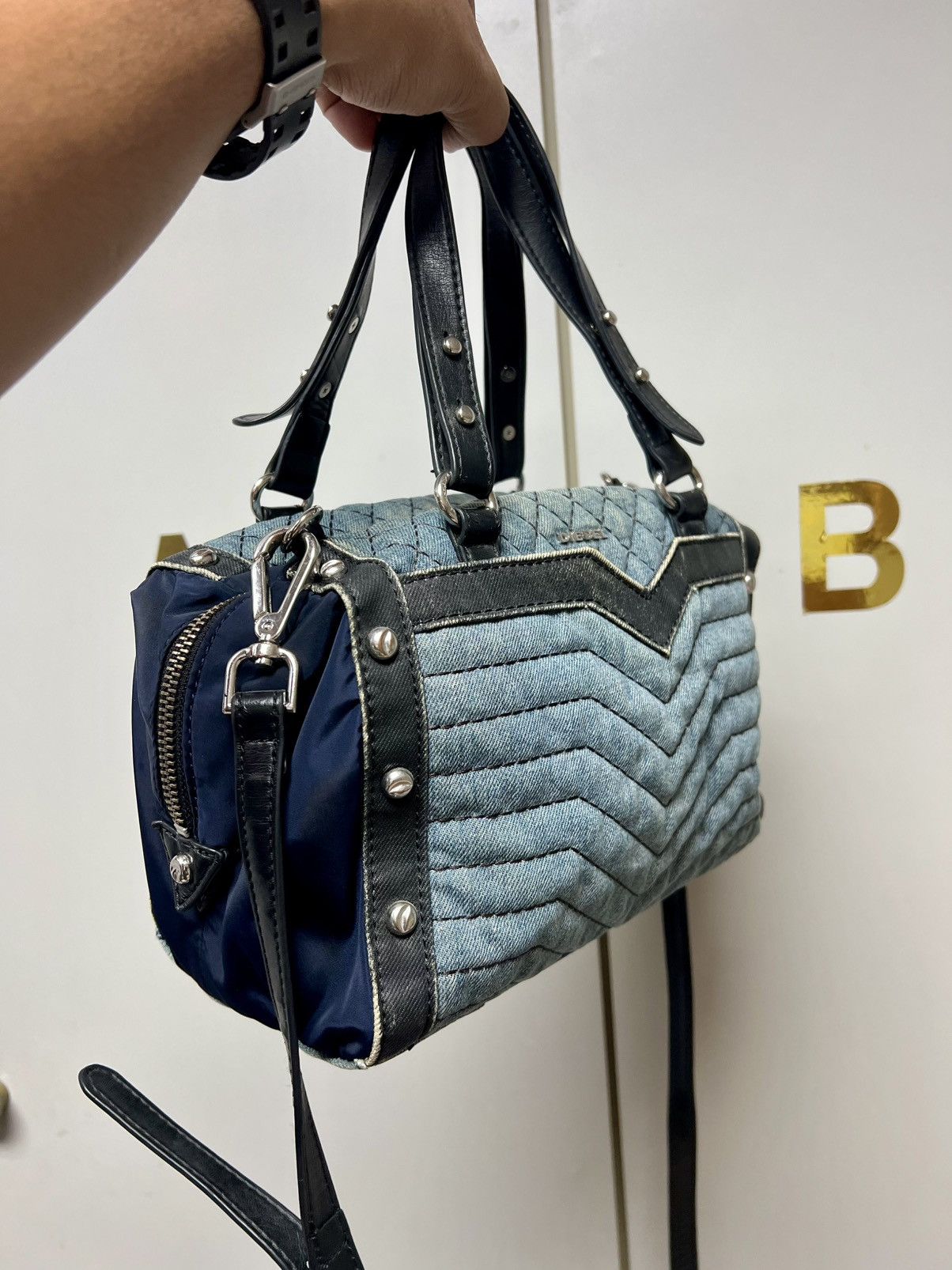 Diesel × Diesel Black Gold × Vintage Vintage Y2K Diesel Two Way Sling Crossbody Bag Size ONE SIZE - 3 Thumbnail