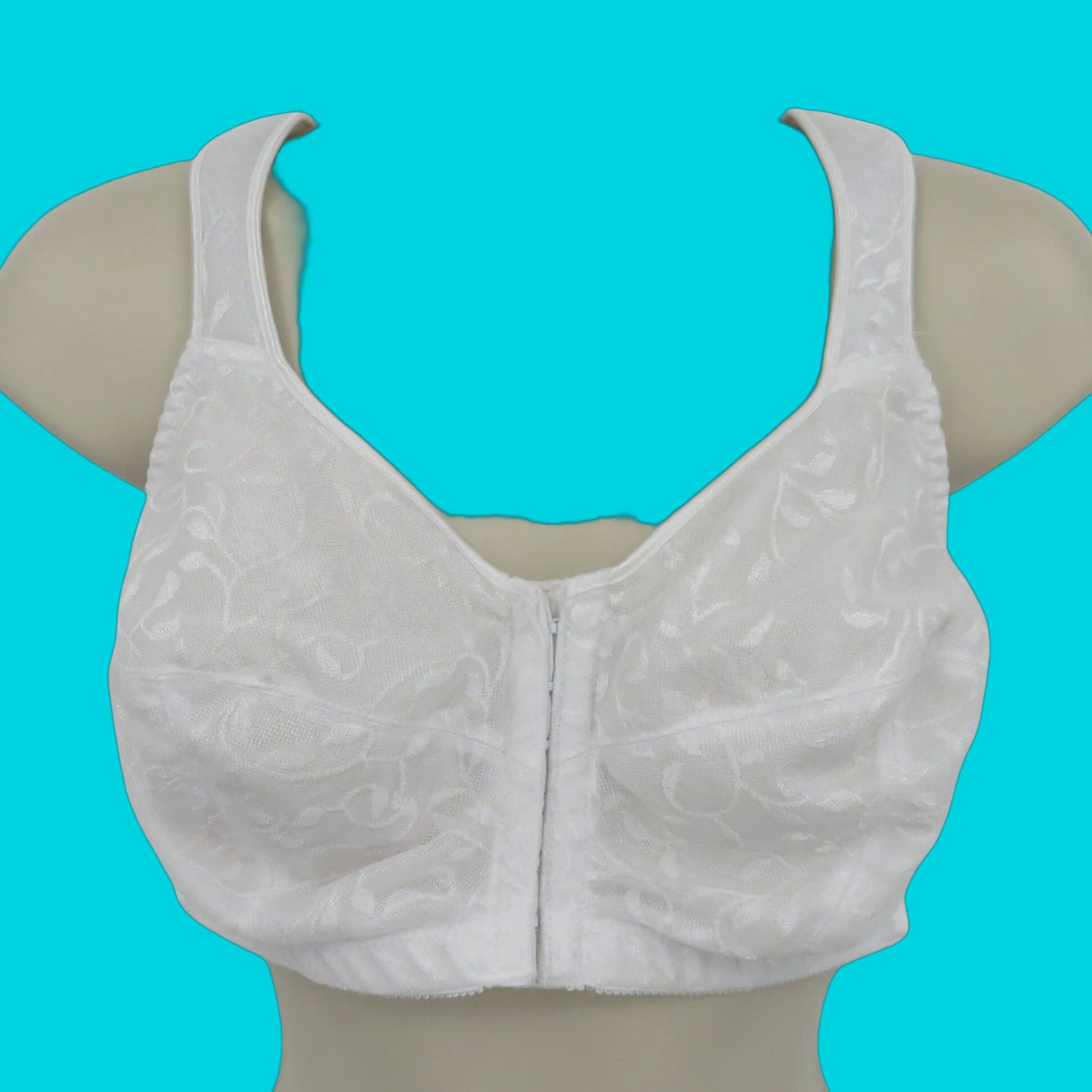 Hanes Hanes Just My Size Bra 42C White Leaf Front Closure Wireless Unlined JMS 19585 T-Shirt Bra Women Plus Size Size ONE SIZE - 1 Thumbnail