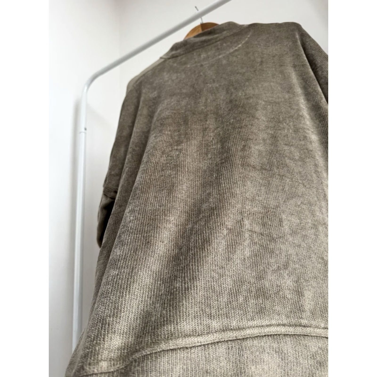 Vintage VINTAGE Represent Beige Sweater 100% Viscose Oversized Fit Size L Men Size US L / EU 52-54 / 3 - 7 Thumbnail