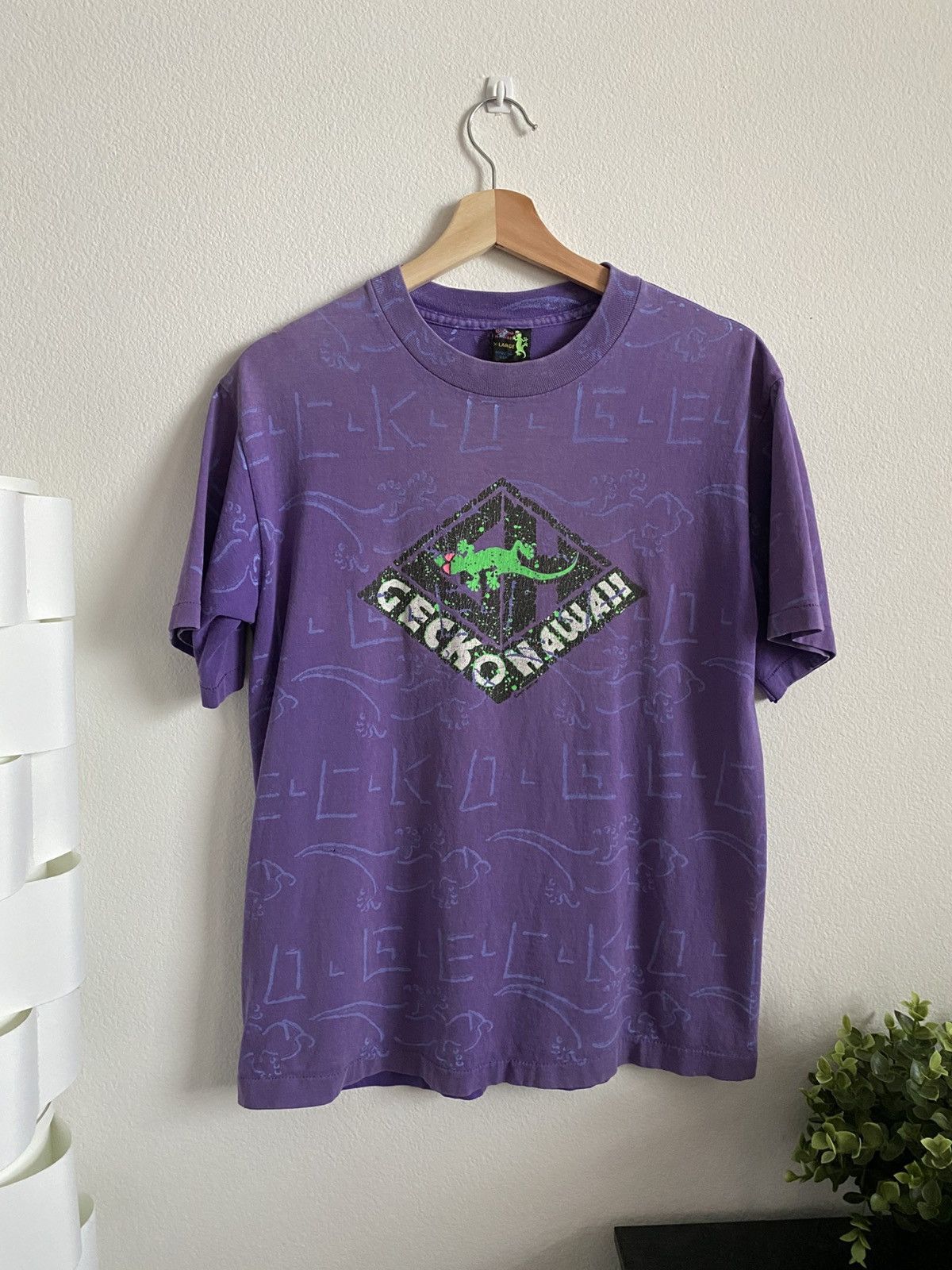 Vintage Vintage 90s Hawaii AOP All Over Print Tee Size US M / EU 48-50 / 2 - 1 Thumbnail