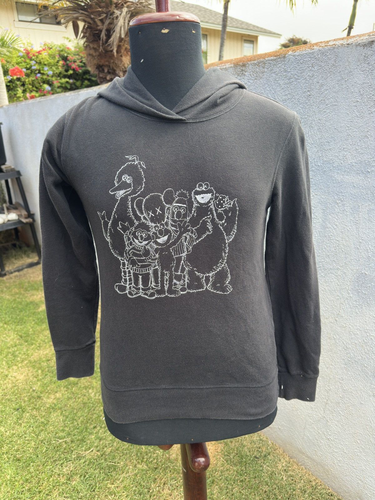 Uniqlo Kaws x Sesame Street Uniqlo Hoodie Adult XS Black Graphic Size US XS / EU 42 / 0 - 1 Thumbnail