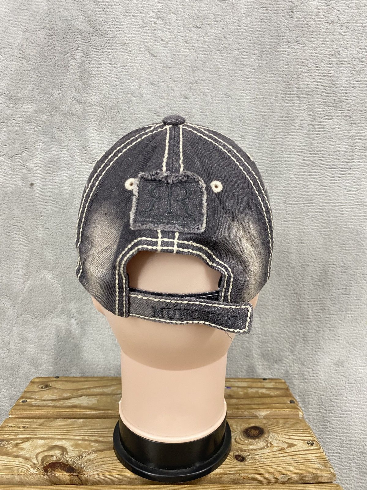 Robin Ruth 🔥RaRe🔥VINTAGE ROBIN RUTH MUNCHEN CAP TRASHED FADED DENIM Size ONE SIZE - 6 Thumbnail