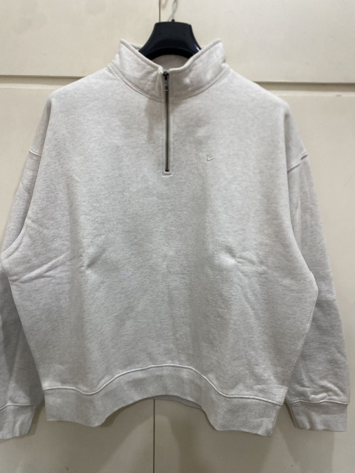 Nike Nike sweatshirt size XL, white, used in perfect condition. Size US XL / EU 56 / 4 - 2 Thumbnail