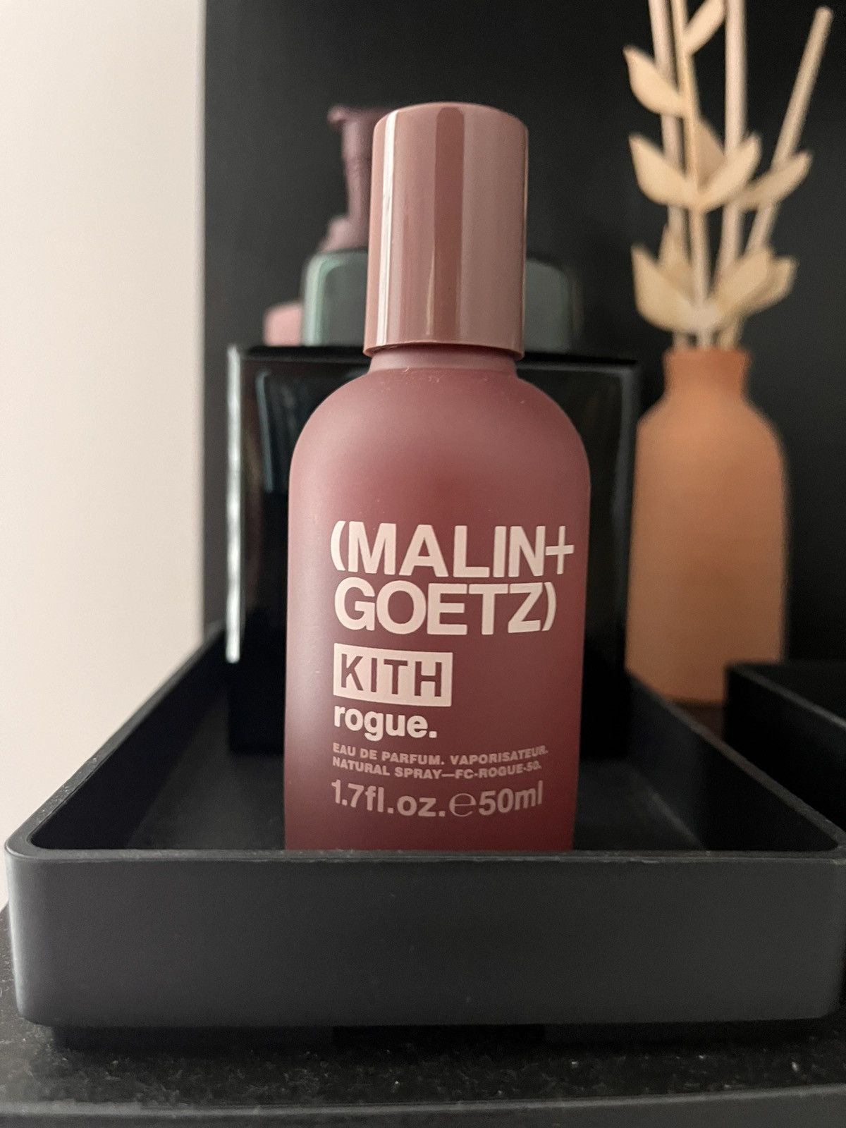 KITH (MALIN+GOETZ) Rogue 香水 Kith for MALIN+GOETZ Rogue Eau de Parfum – Kith Canada