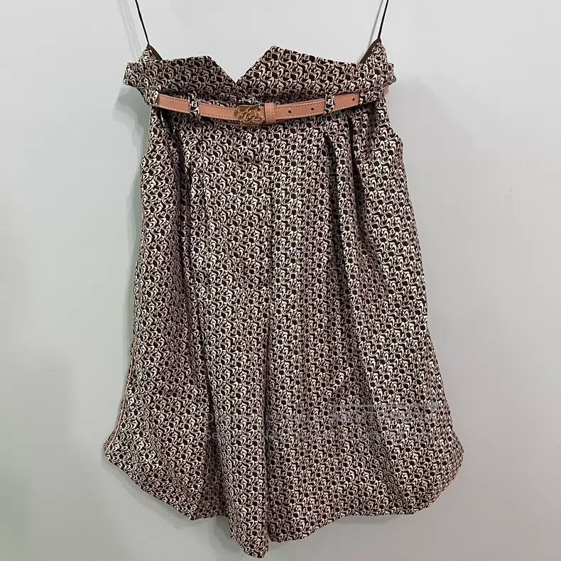 Fendi Fendi Silk Shorts, with Gold Buckle Double F Belt Size 26" / US 2 / IT 38 - 1 Thumbnail