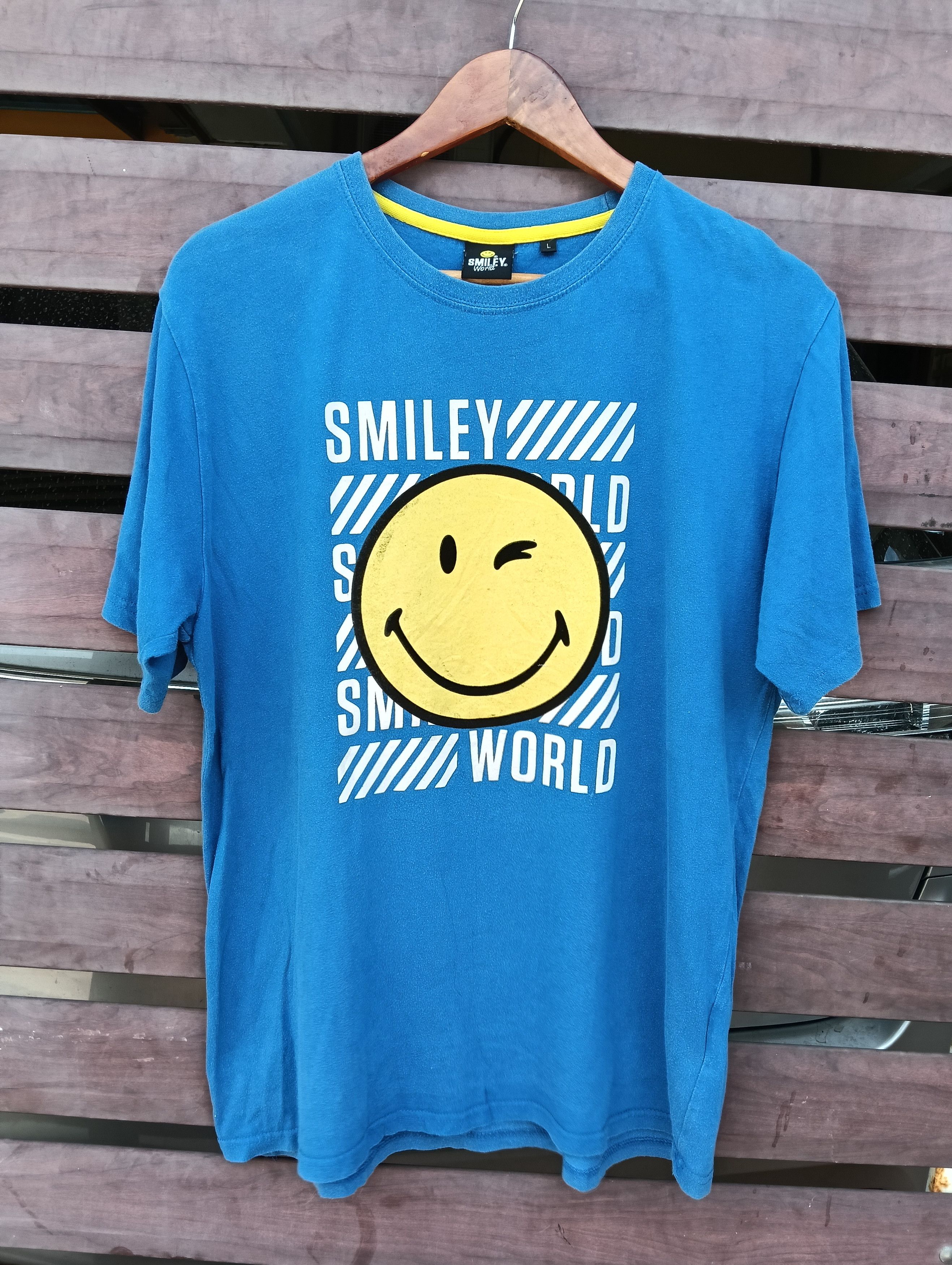 Japanese Brand VINTAGE SMILEY WORLD 😊 BIG LOGO. Size US L / EU 52-54 / 3 - 1 Thumbnail