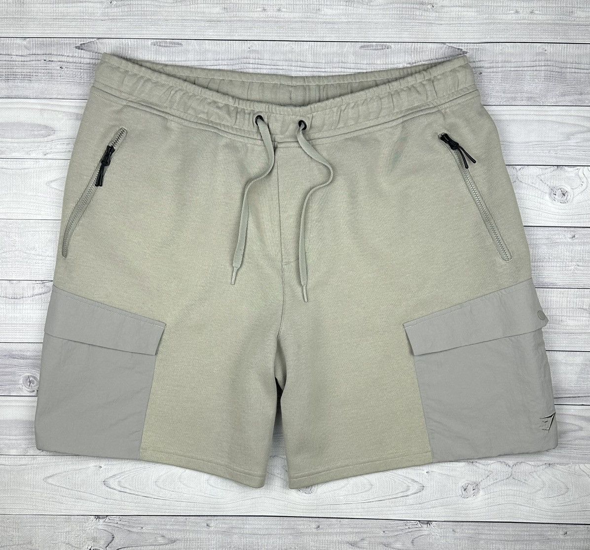 Gymshark Gymshark Cargo Shorts Men XL Grey Green Hybrid Heavy Cotton Size US 36 / EU 52 - 1 Thumbnail