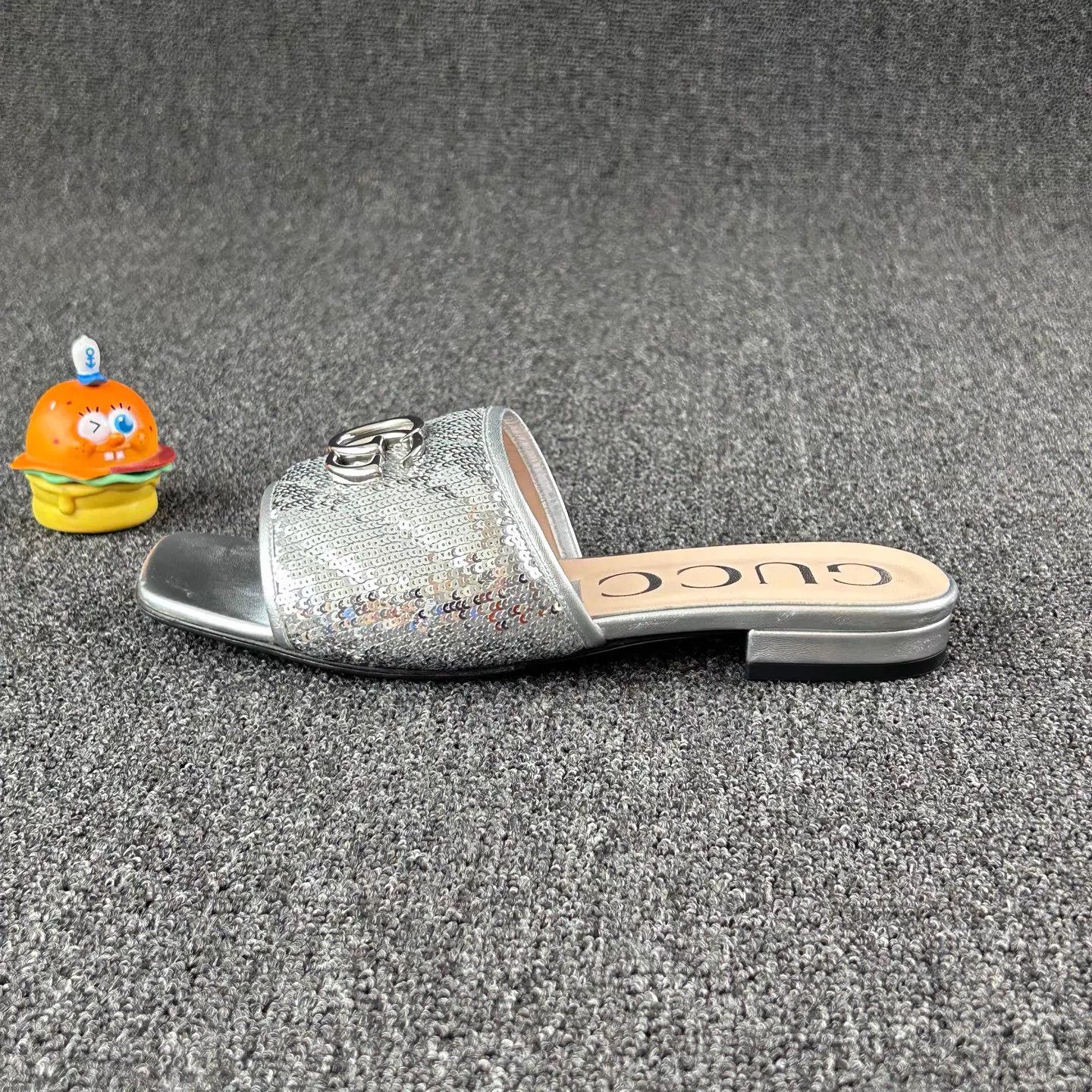 Gucci Women's Gucci Silver Sequin Square Toe Slippers 38 Size US 7.5 / IT 37.5 - 3 Thumbnail