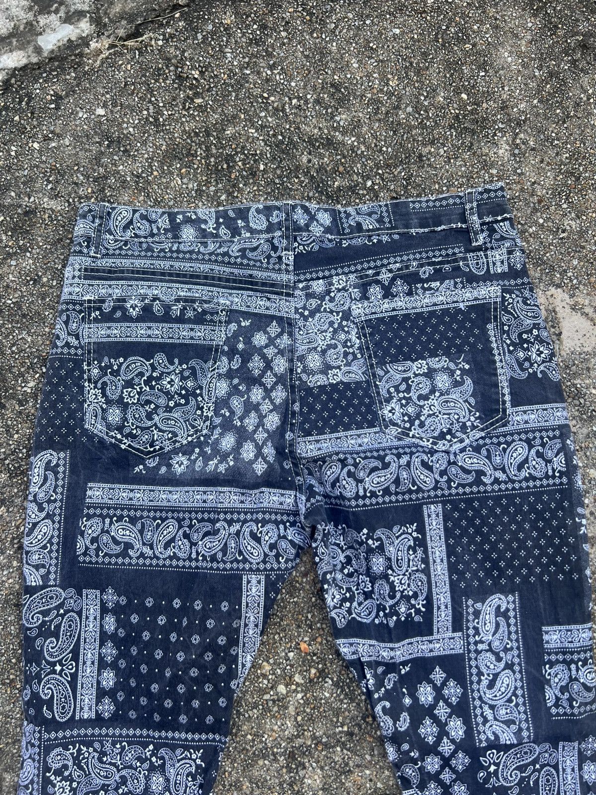Japanese Brand Rare Bandana Design Pants Size US 35 - 3 Thumbnail