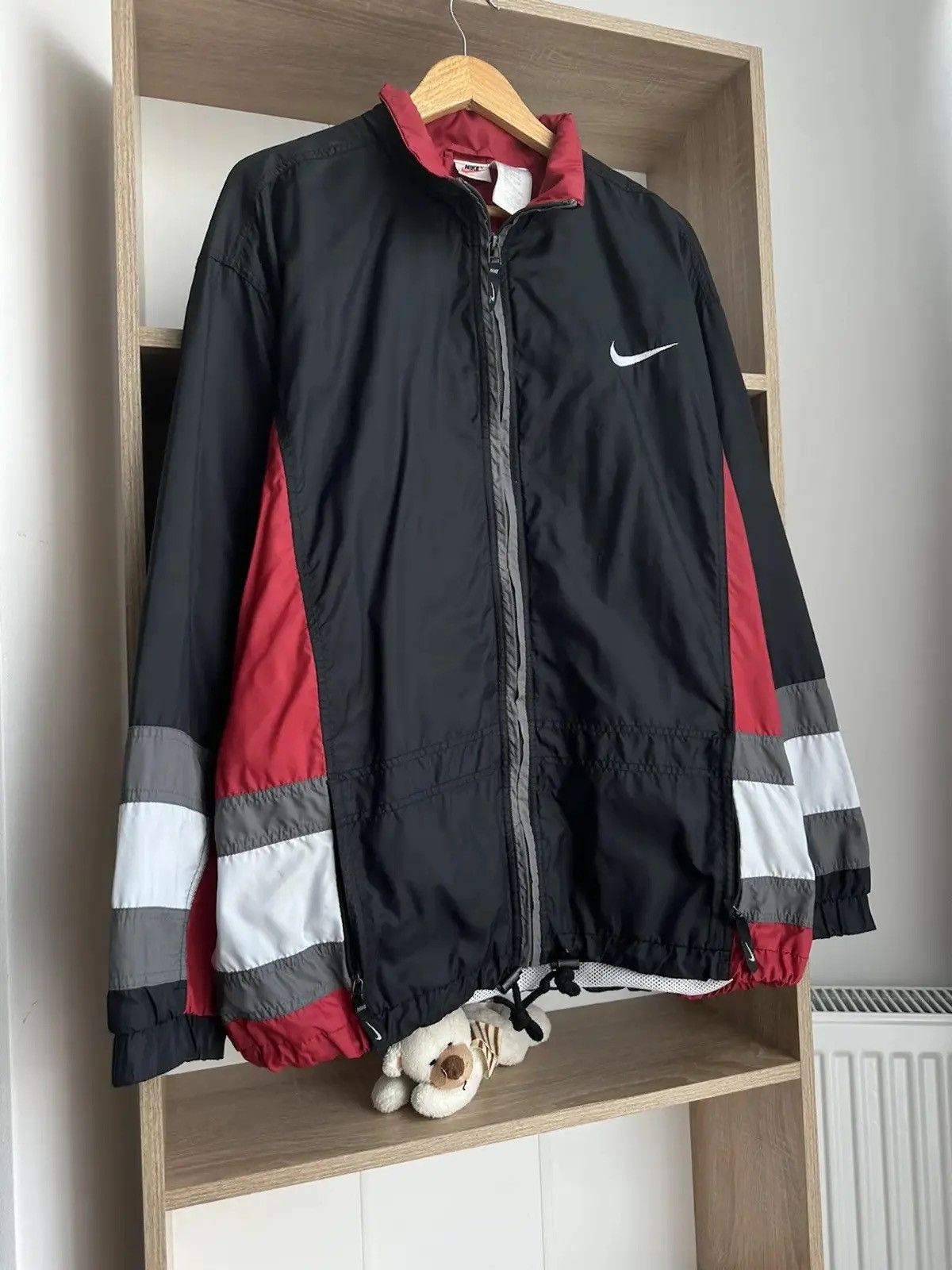 Nike Vintage Nike Black Big Logo Nylon Jacket Y2K Size US L / EU 52-54 / 3 - 4 Thumbnail