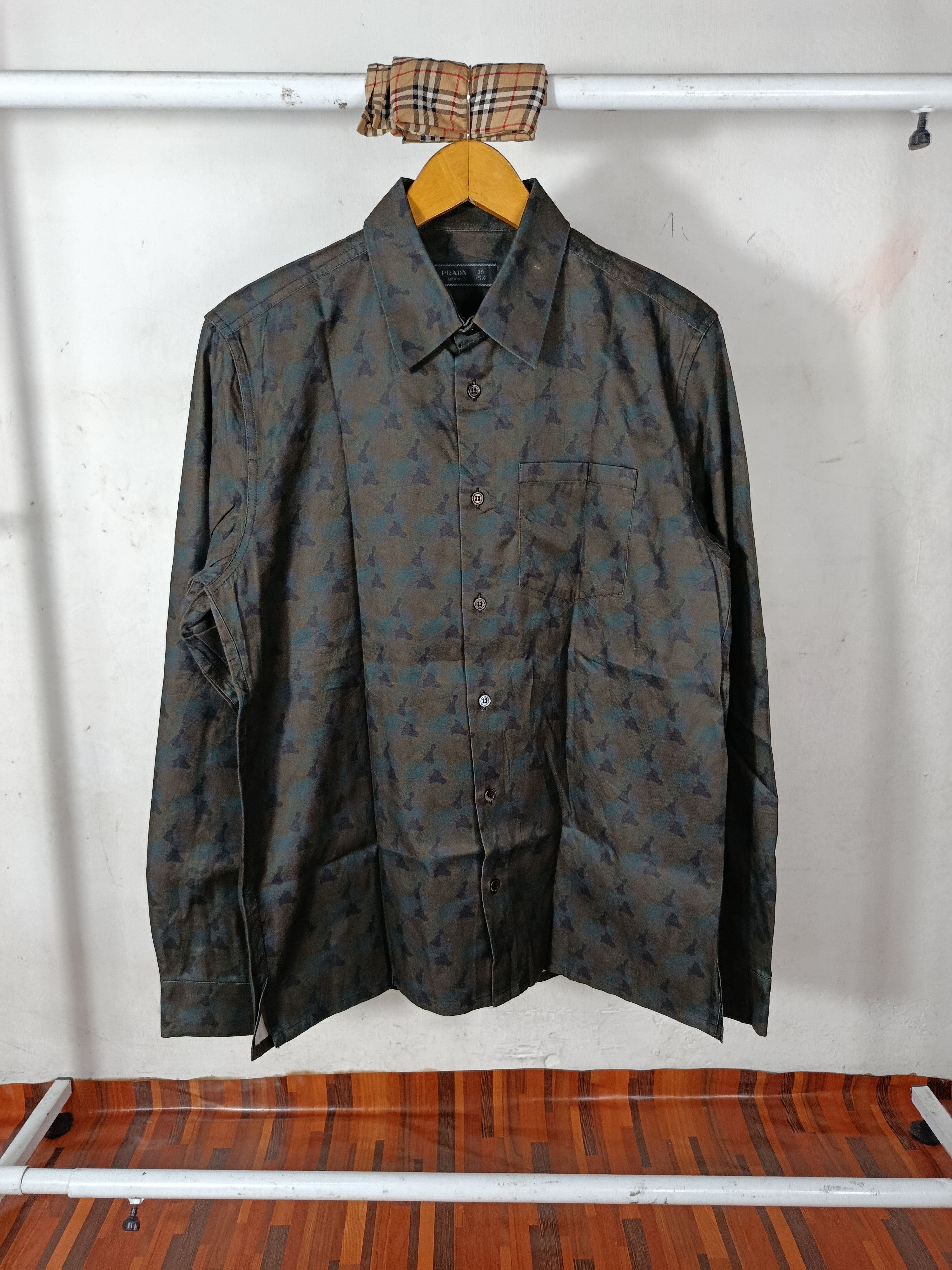 Prada Prada printed Shirts Size US L / EU 52-54 / 3 - 1 Thumbnail