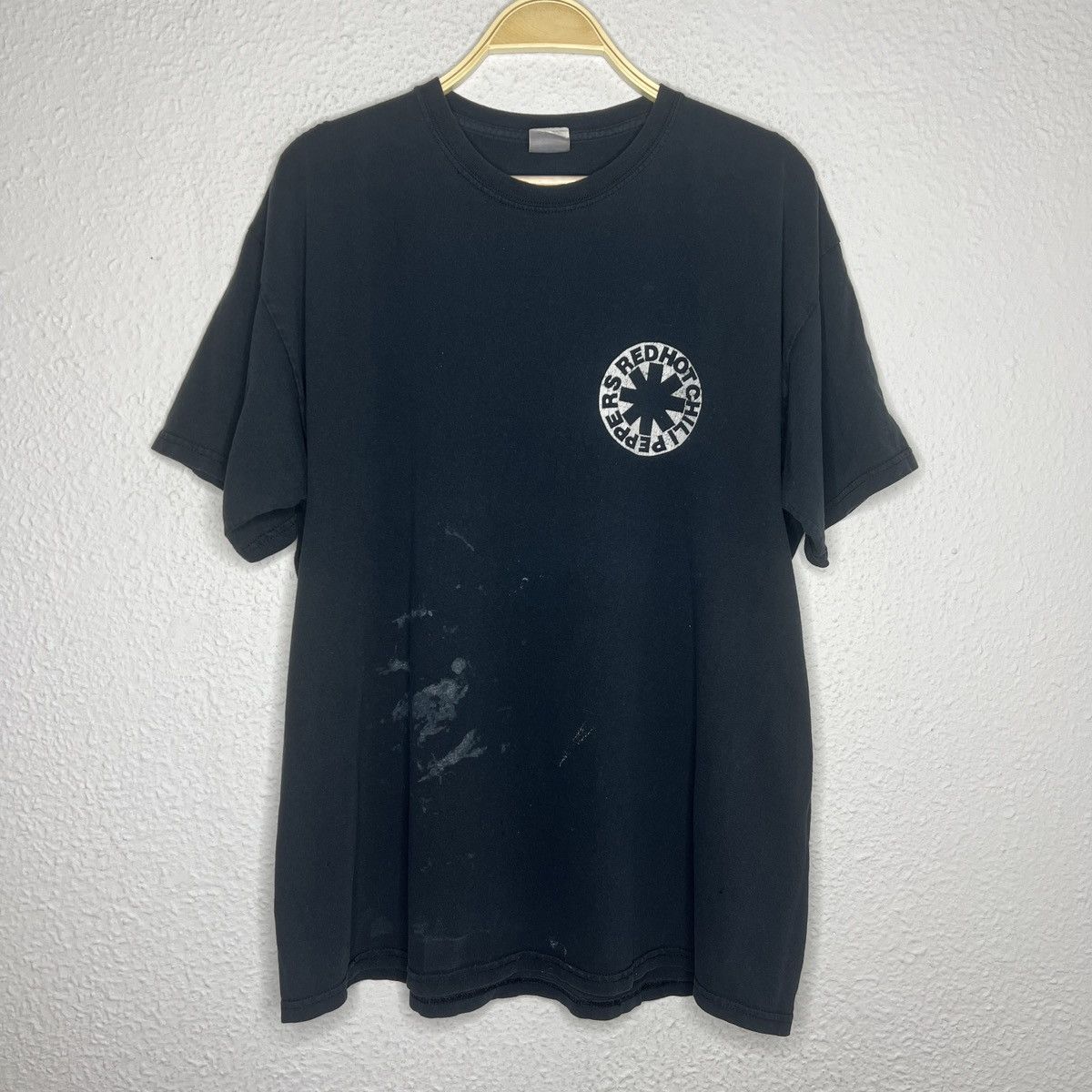 Band Tees Vintage Red Hot Chilli Peppers 2011 RHCP Distressed Tshirt Size US XL / EU 56 / 4 - 2 Thumbnail