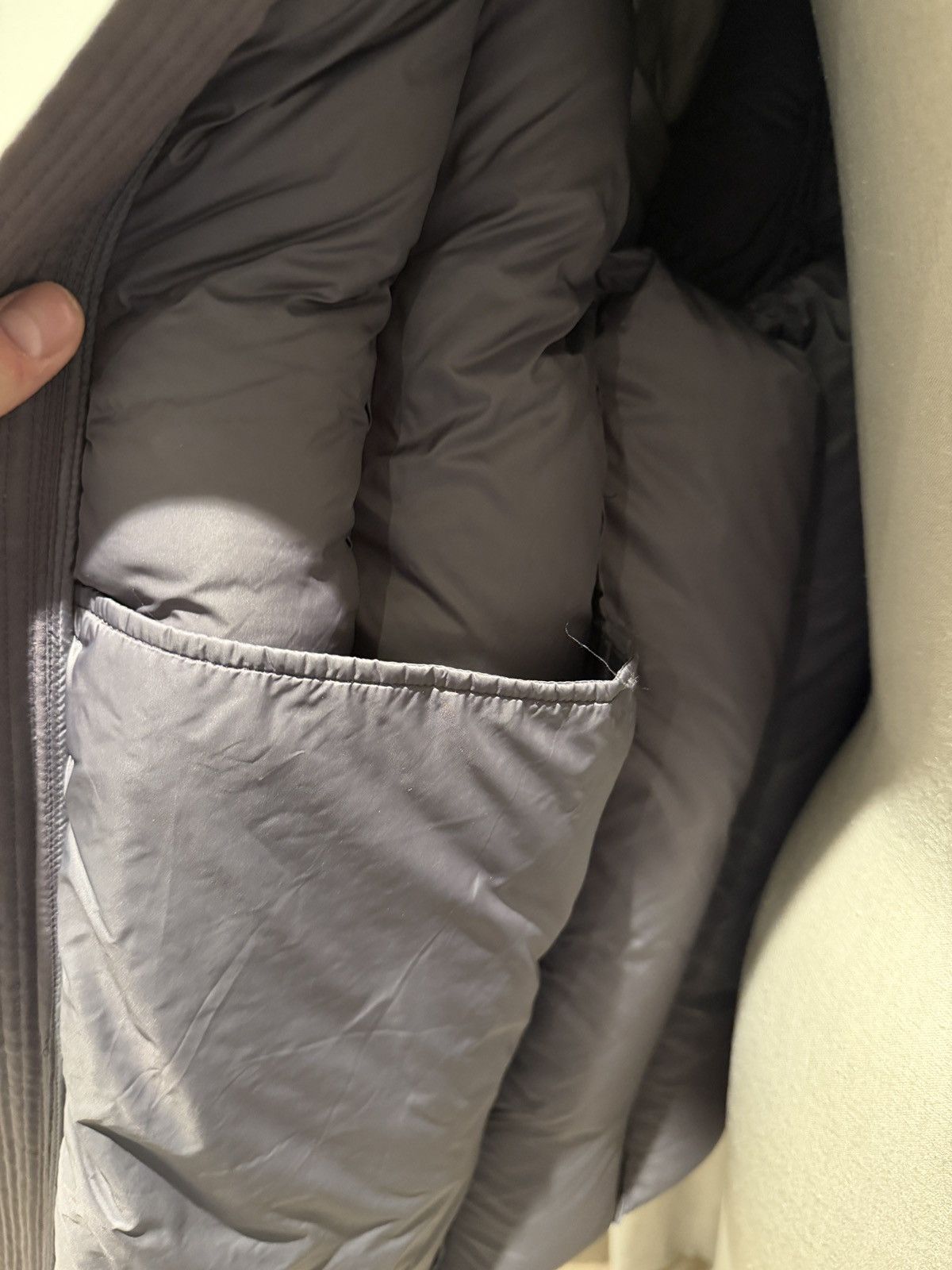 Rick Owens Rick Owens FW20 “Oyster” down jacket. Size US M / EU 48-50 / 2 - 4 Thumbnail