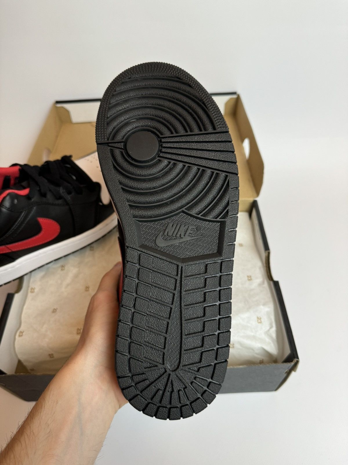 Jordan Brand × Nike DS Nike Air Jordan 1 Low 553558 063 Size US 9 / EU 42 - 5 Thumbnail
