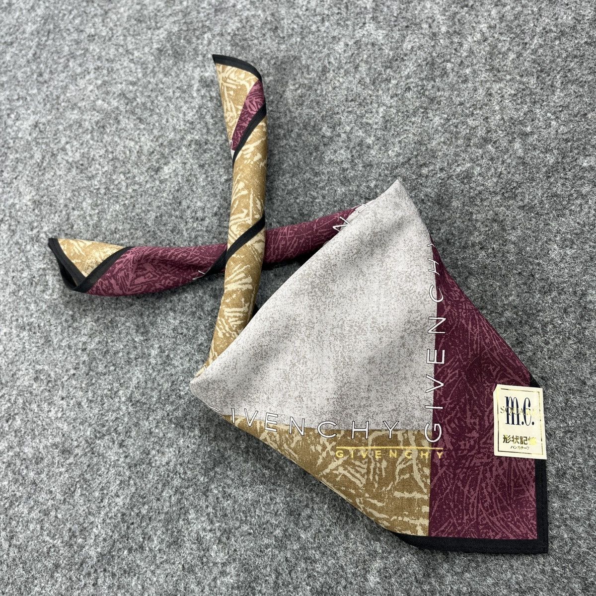 Givenchy Givenchy Handkerchief / Bandana / Neckerchief B1707 Size ONE SIZE - 8 Thumbnail