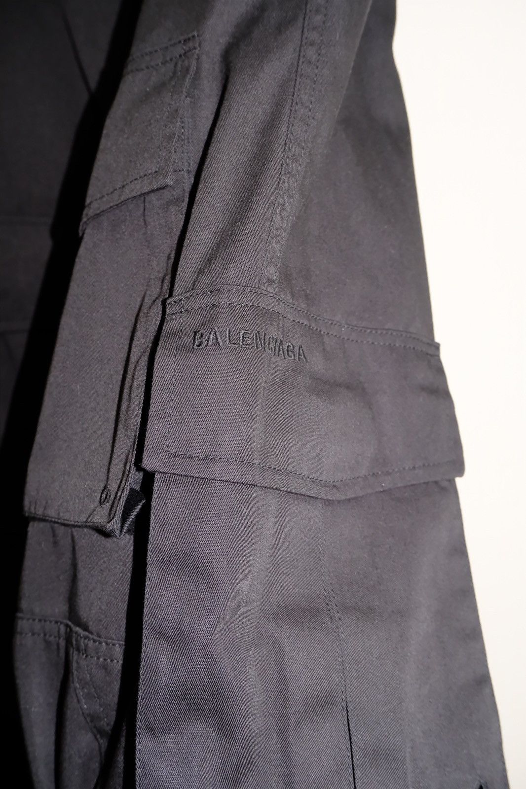 Balenciaga [BNWT] Balenciaga ss20 multi pocket cargo pants Size US 28 / EU 44 - 7 Thumbnail