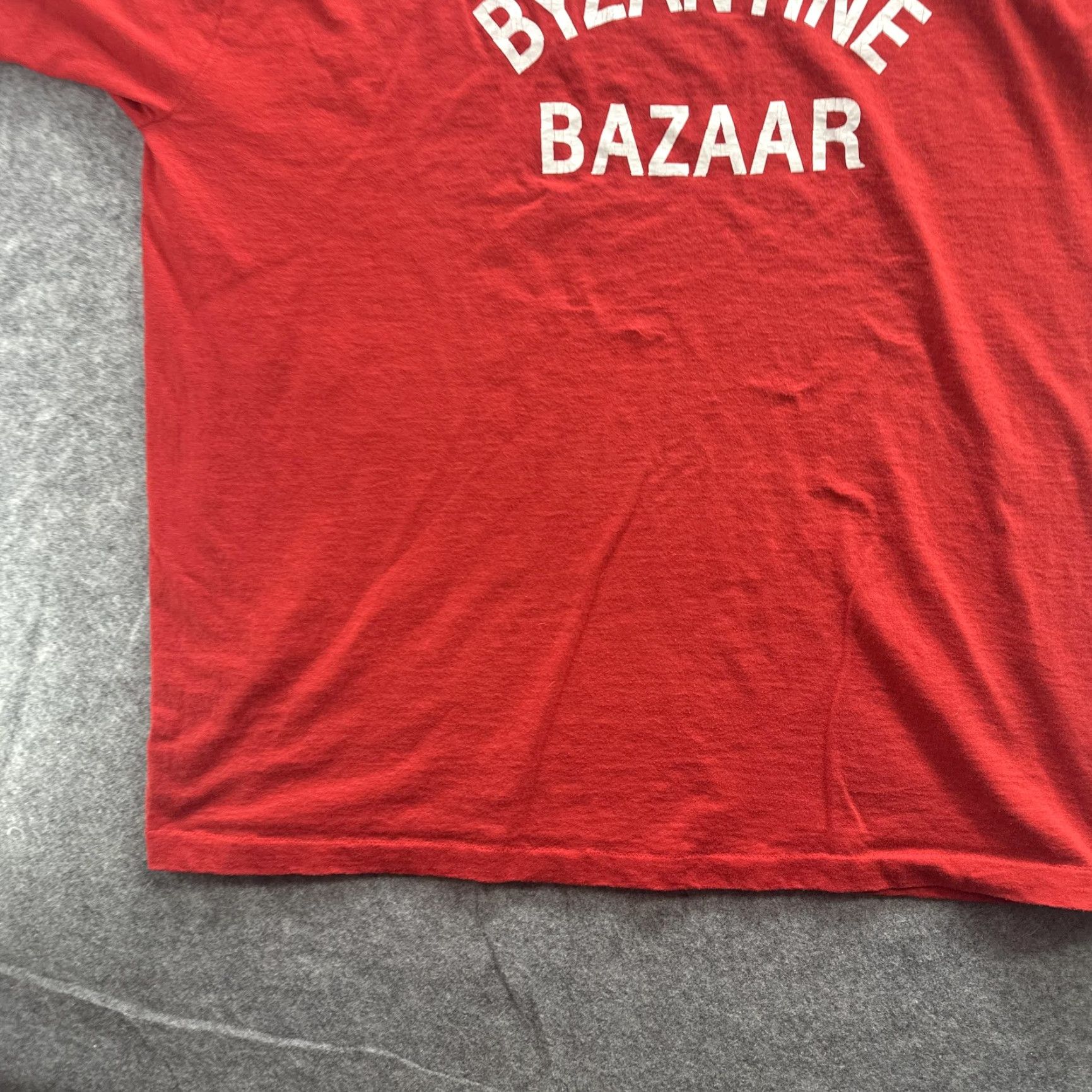 Fruit Of The Loom VINTAGE Fruit of the Loom Byzantine Bazaar Shirt Mens 2XL Red Graphic Print 90s USA Mens T-Shirt Crew Neck Short Sleeve Size US XXL / EU 58 / 5 - 4 Thumbnail