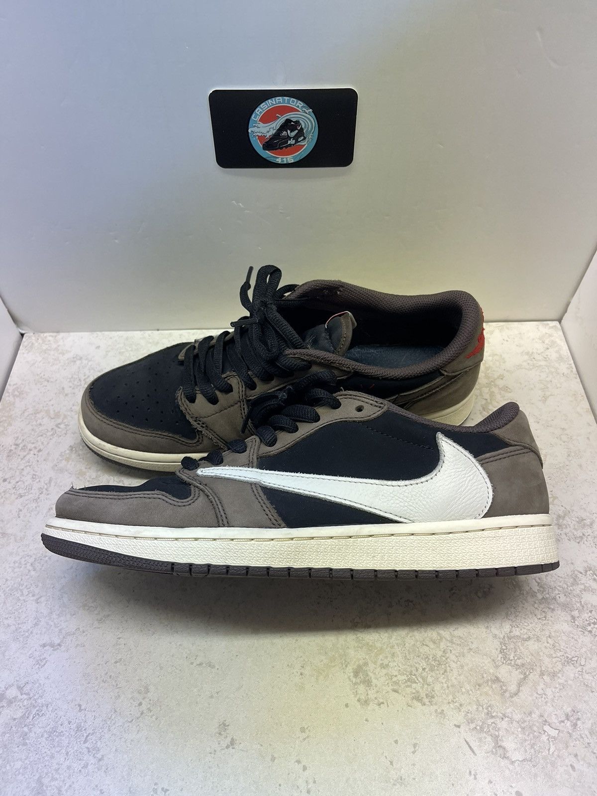 Jordan Brand × Travis Scott Size 9 - Jordan 1 x Travis Scott Low Mocha Size US 9 / EU 42 - 1 Thumbnail