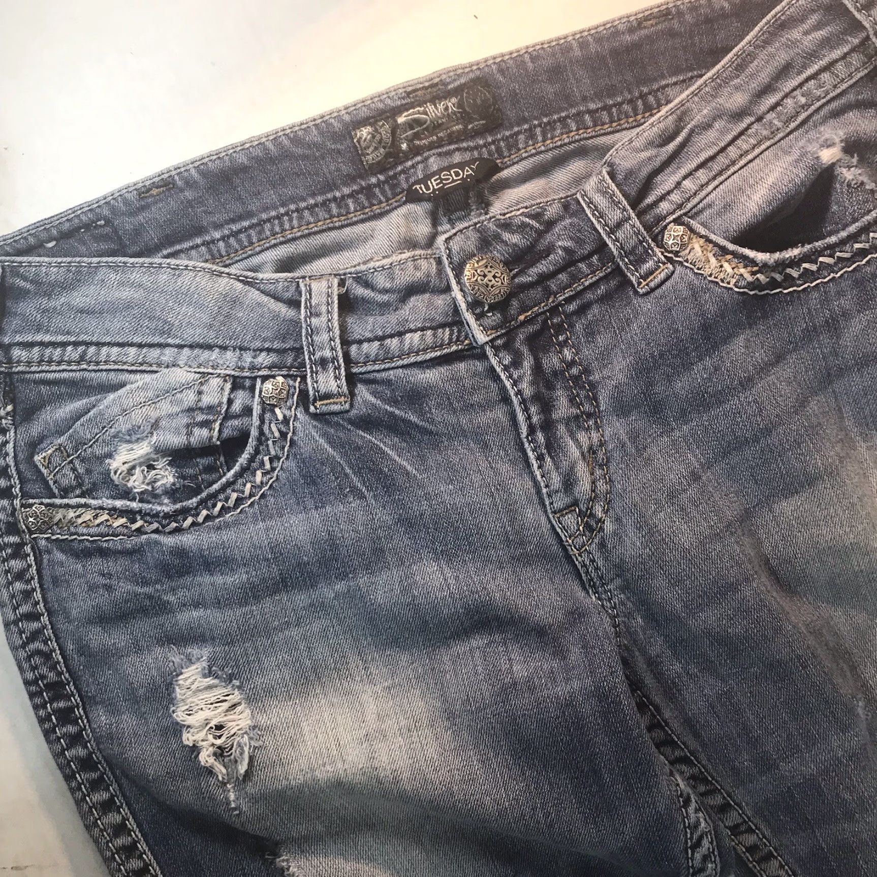 Silver Jeans Co. Vintage Silver Jeans Co. Women's Capri Pants Low Rise Distressed Embroidered Logo Cotton Blue Size 31 Size 24" / US 00 / IT 34 - 2 Thumbnail